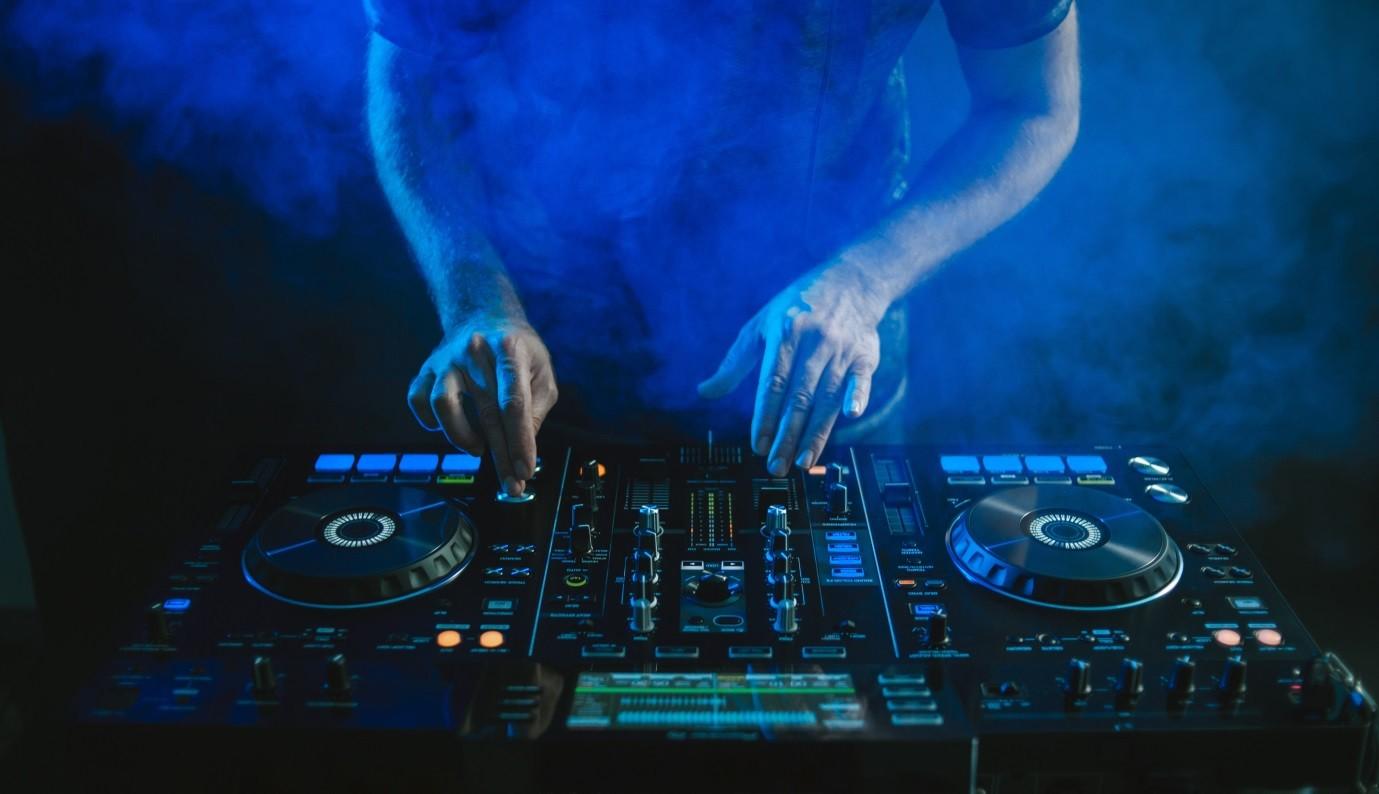 1379x794 Premier DJ Services by Wedding DJ Hire