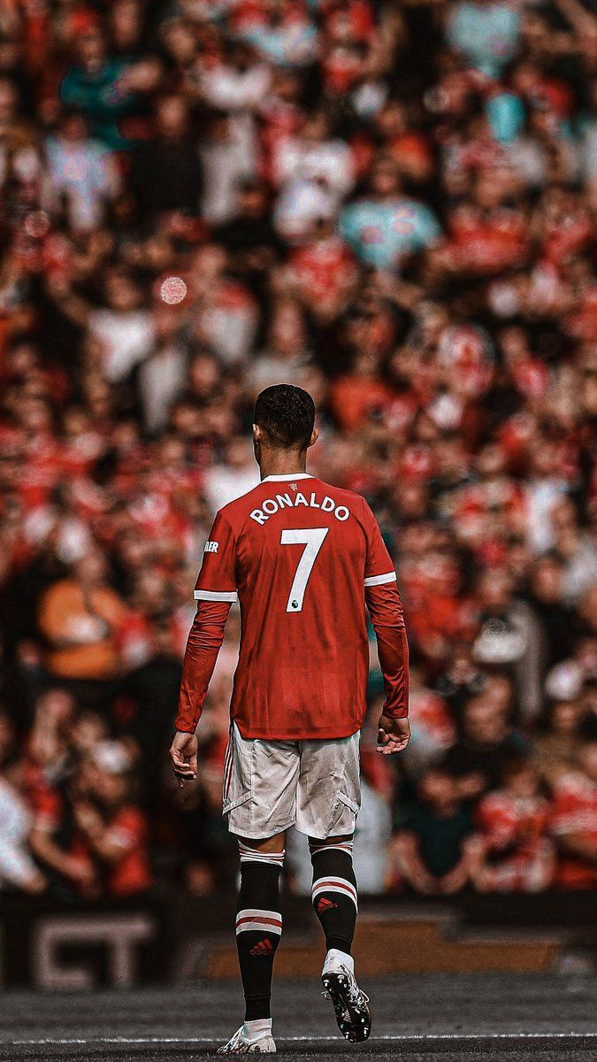 675x1200 Ronaldo Aesthetic Wallpaper