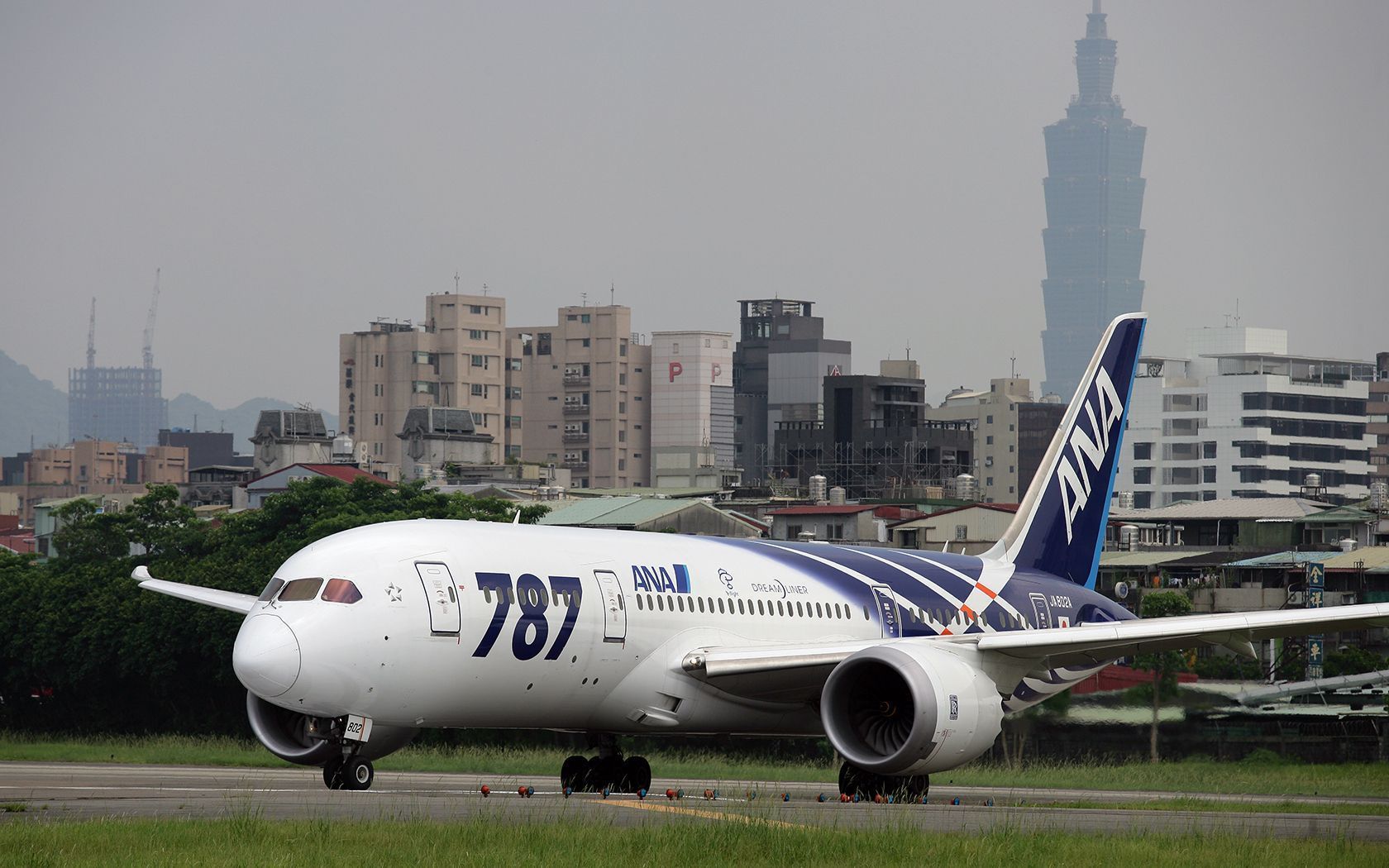 1680x1050 ANA B787 8
