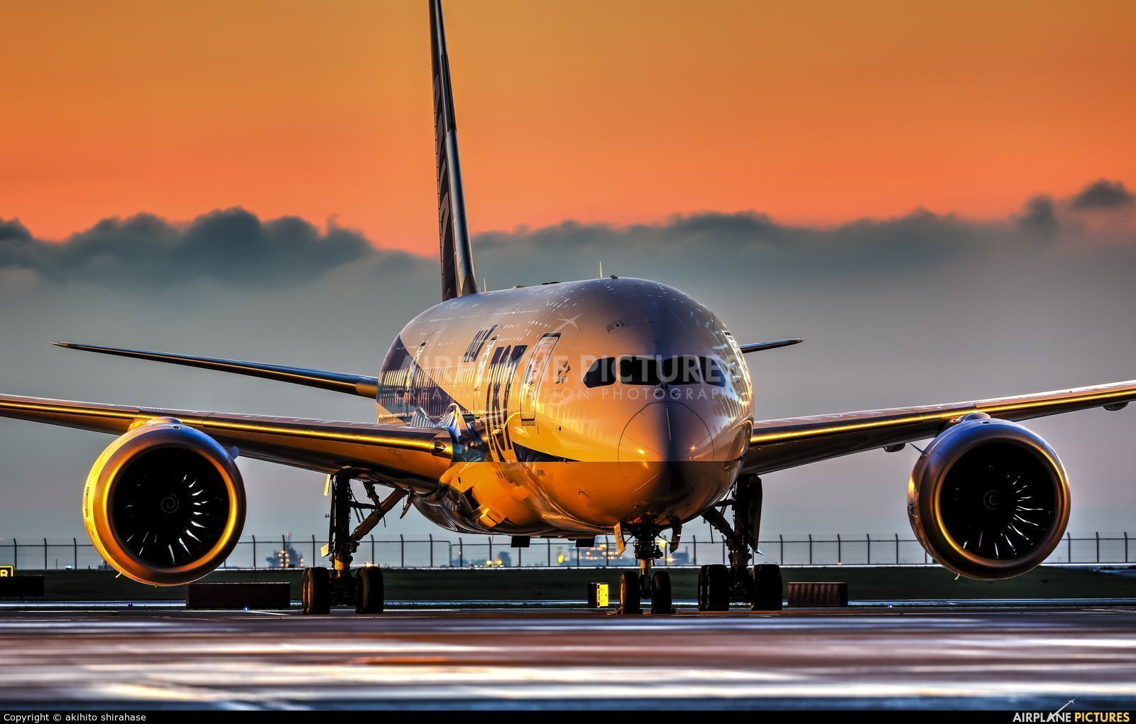 1600x1019 Nippon Airways Boeing 787 8 Dreamliner