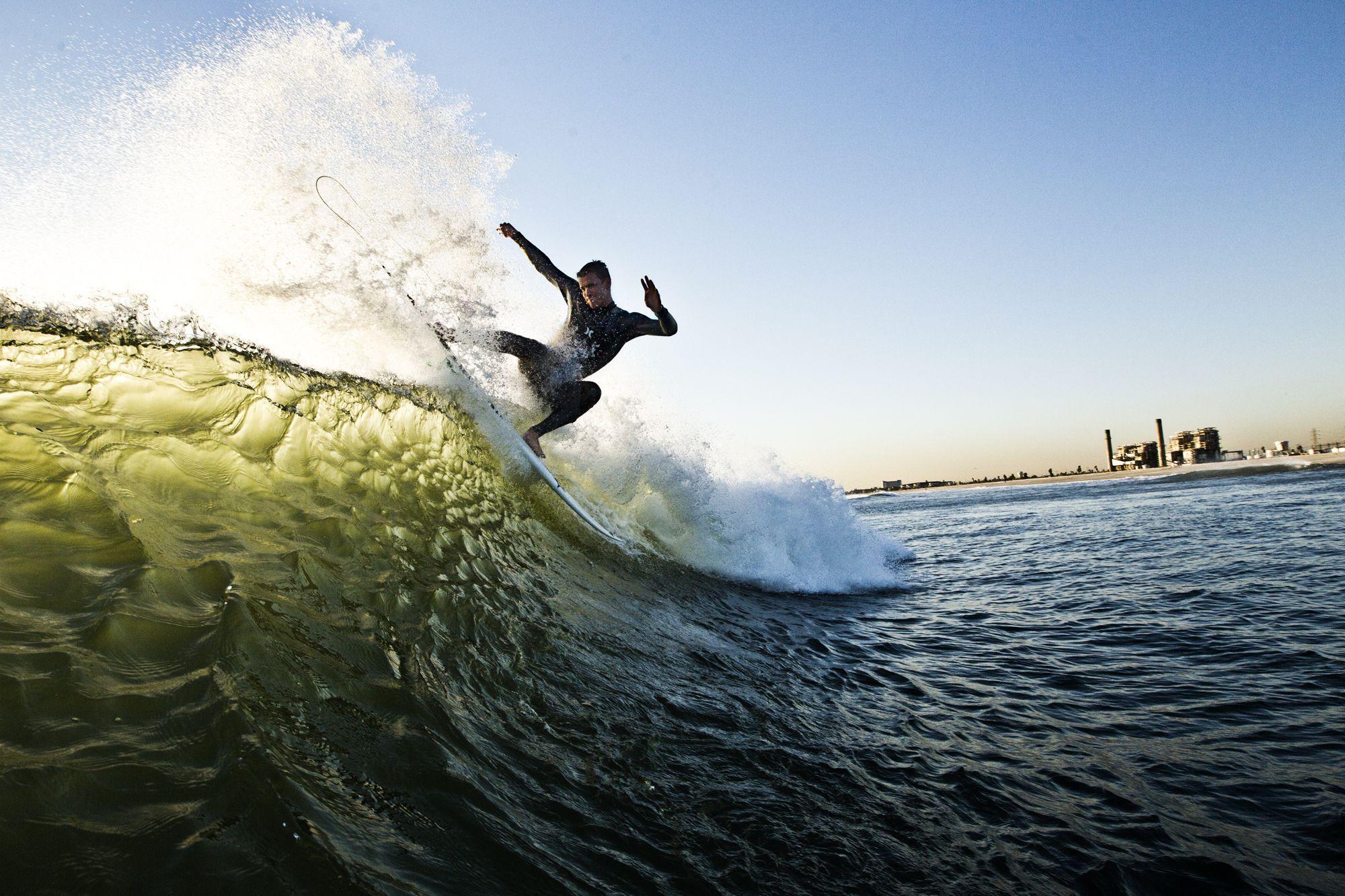 2000x1333 Hurley Surfing Wallpaper