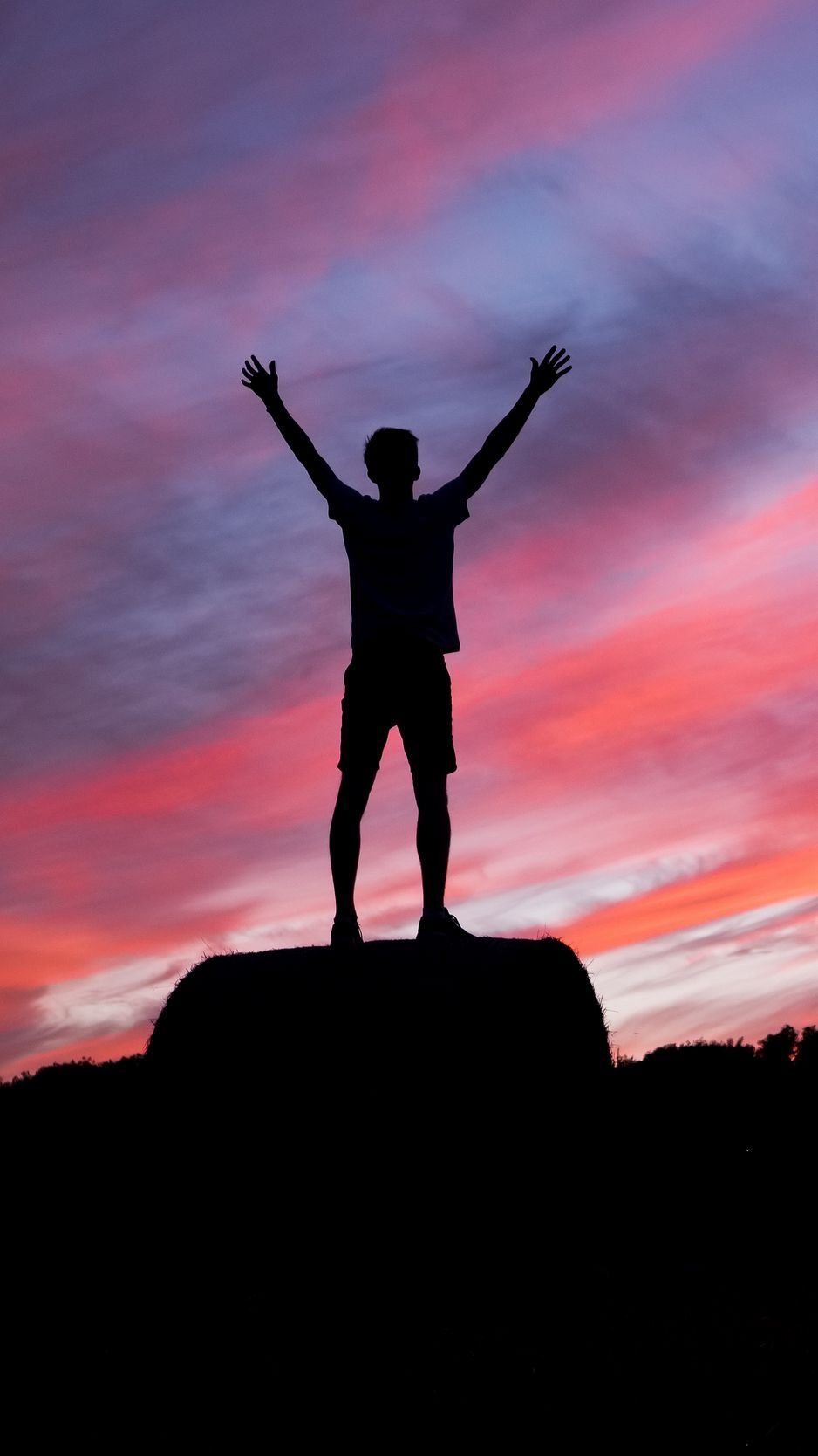 938x1668 Man Lifting Up His Hands Sunrise