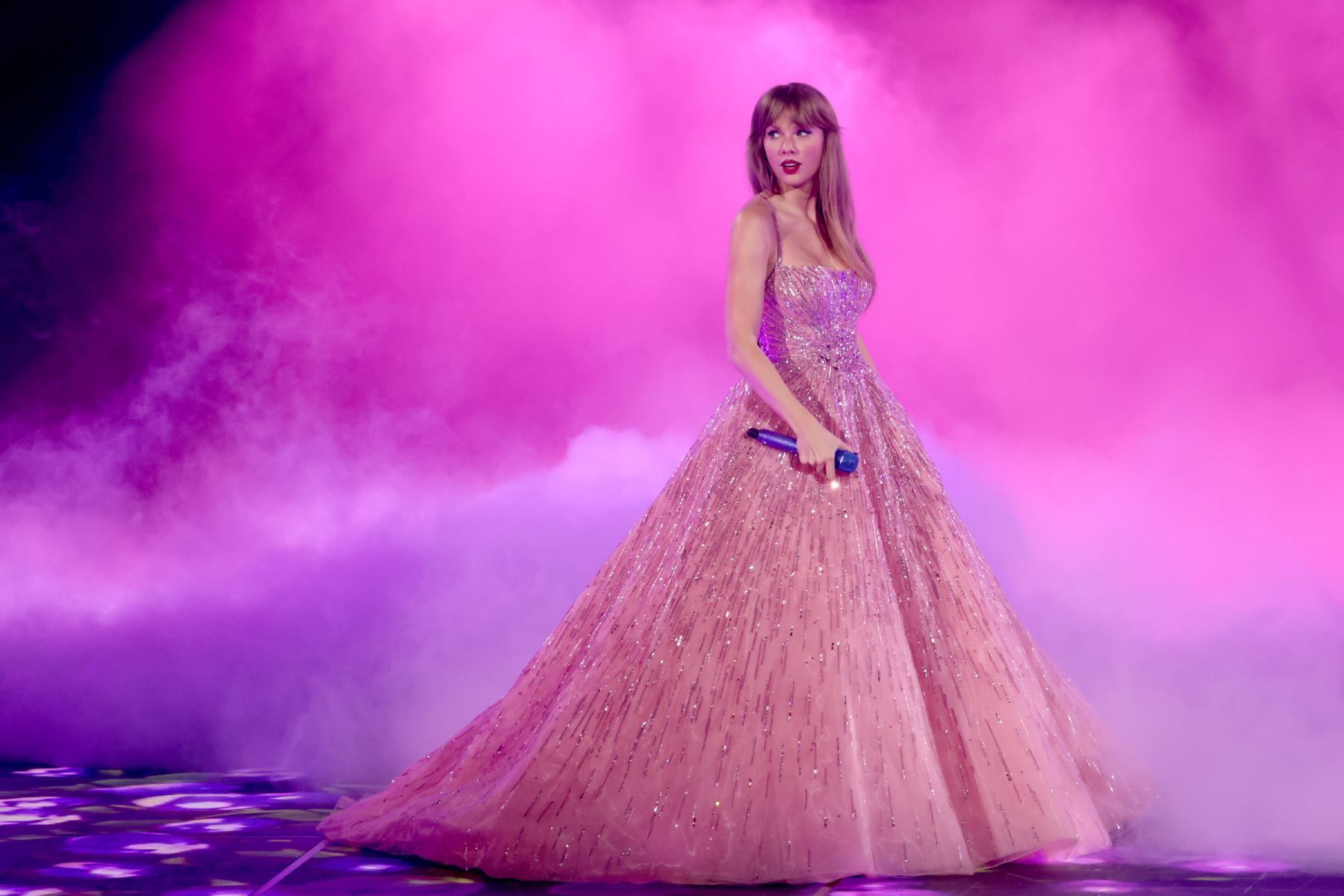 1800x1200 Taylor Swift Removes Controversial