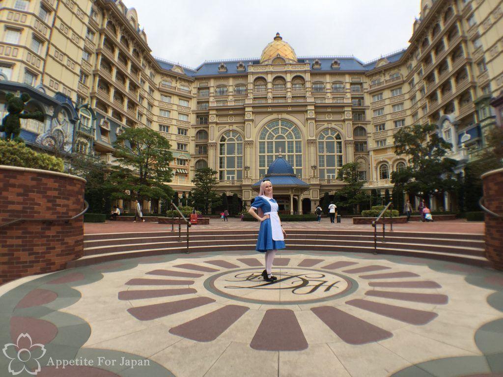 1024x768 Inside Tokyo Disneyland Hotel's Alice in Wonderland Themed