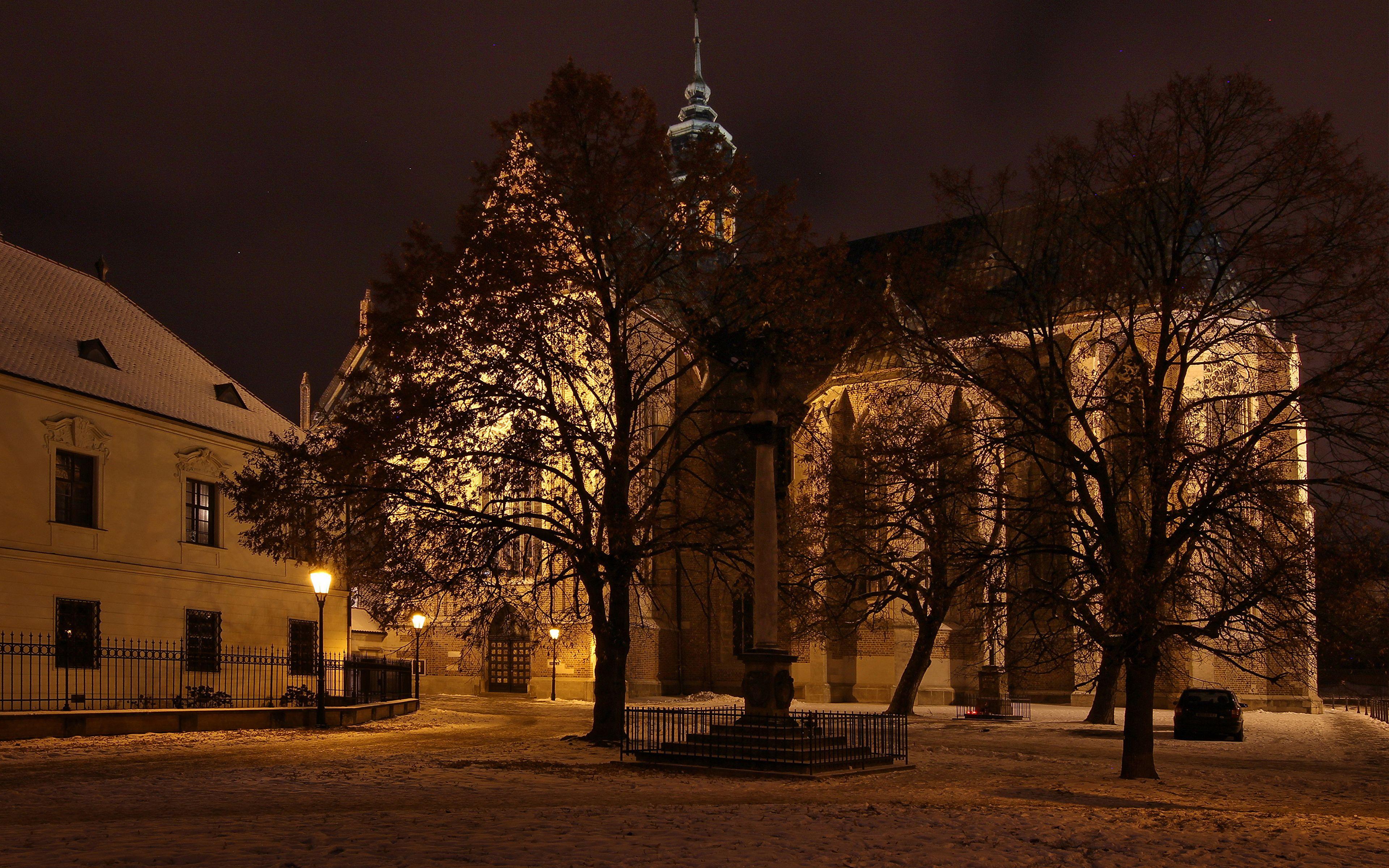 3840x2400 Wallpaper Czech Republic Brno Temples night time Street