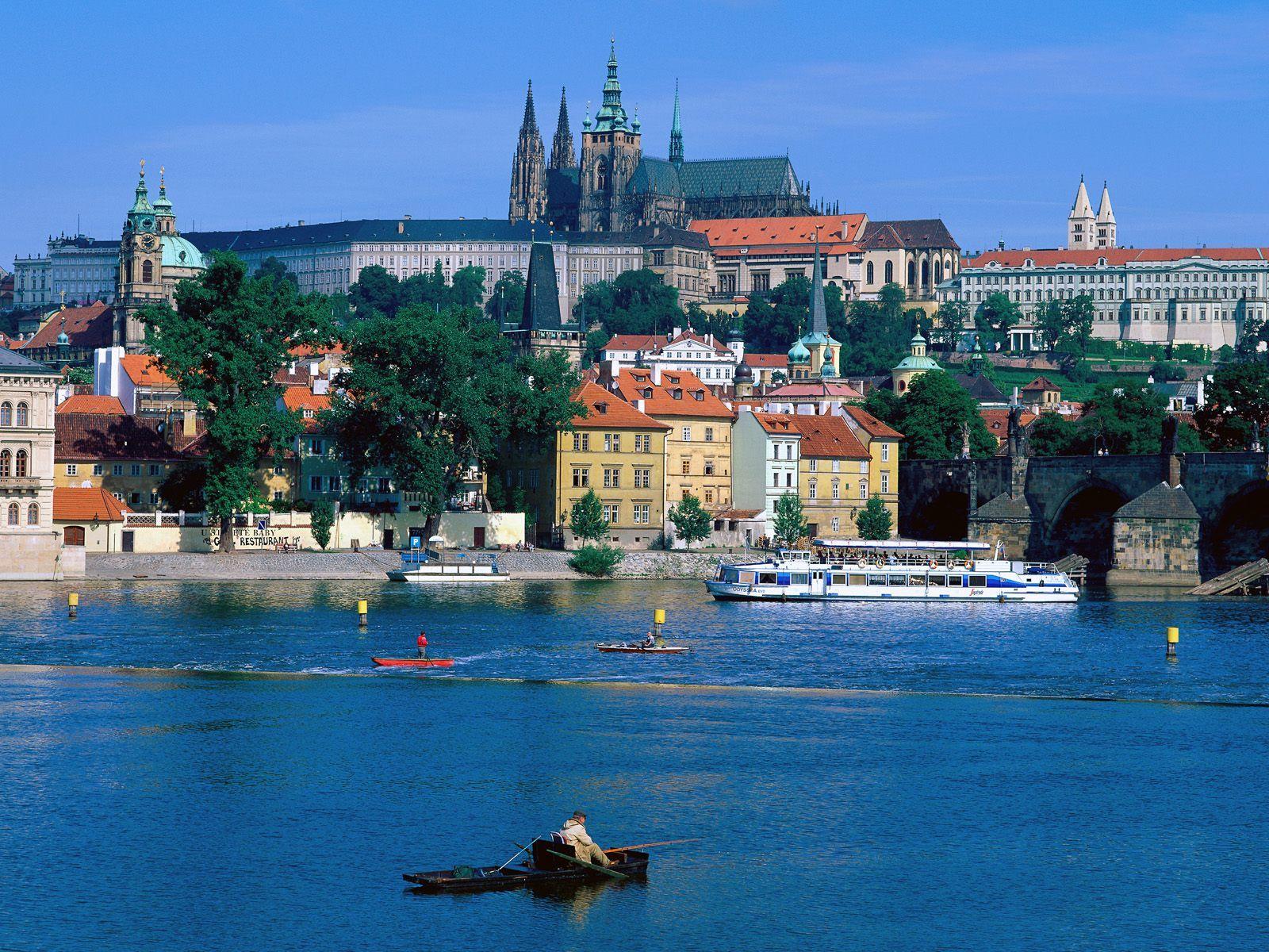 1600x1200 Sightseeing by a River Prague Czech Republic picture