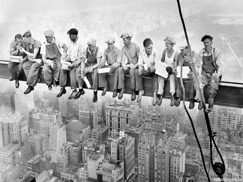 1024x768 Lunch Atop a Skyscraper