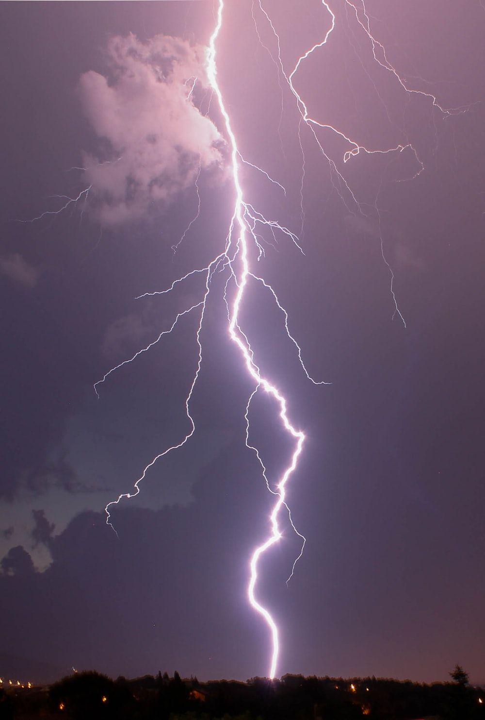 1000x1483 Lightning Image. Download Free Image