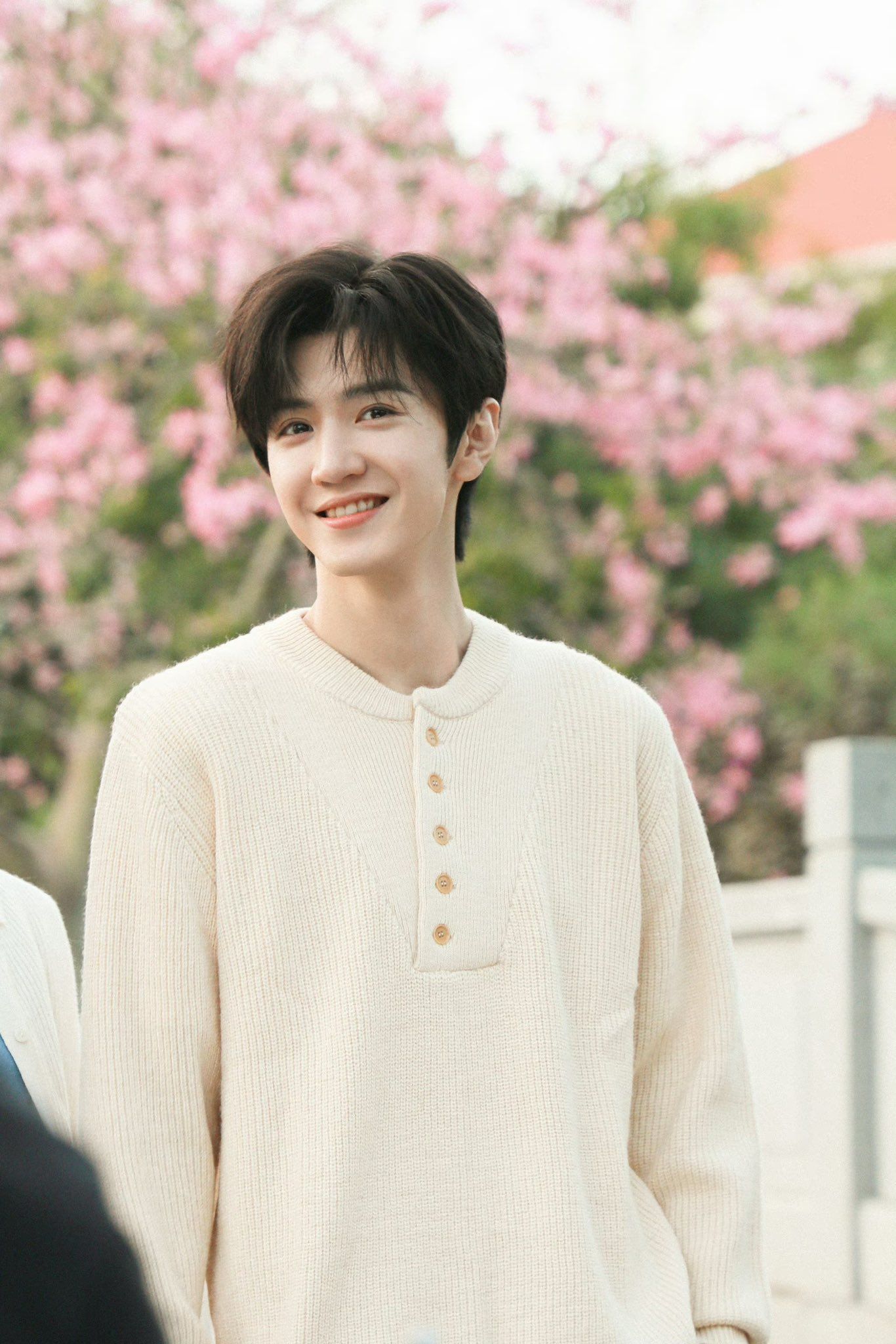1366x2048 van on X: #ChenZheyuan's gentle smile