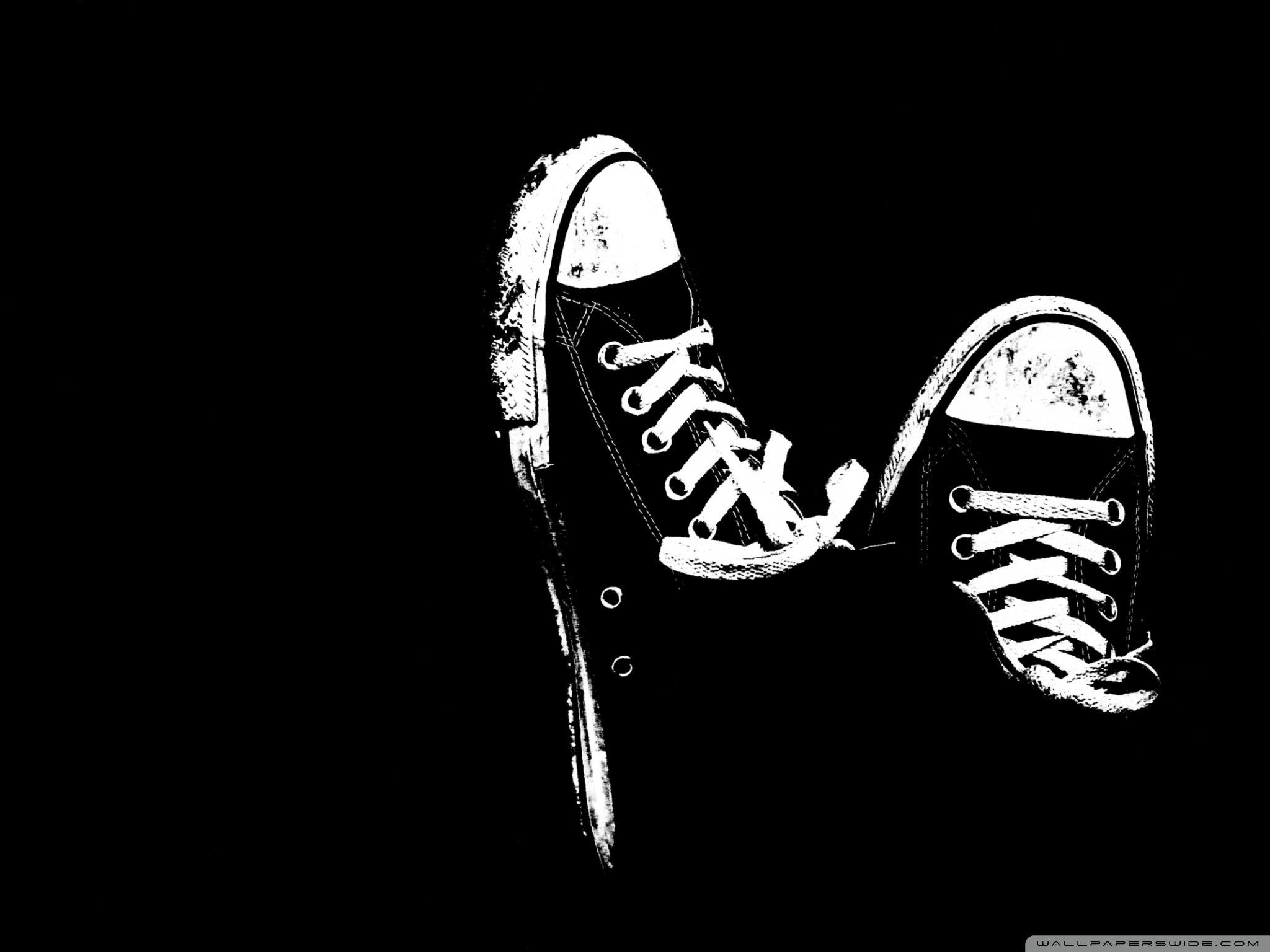 2048x1536 Black & White Wallpaper