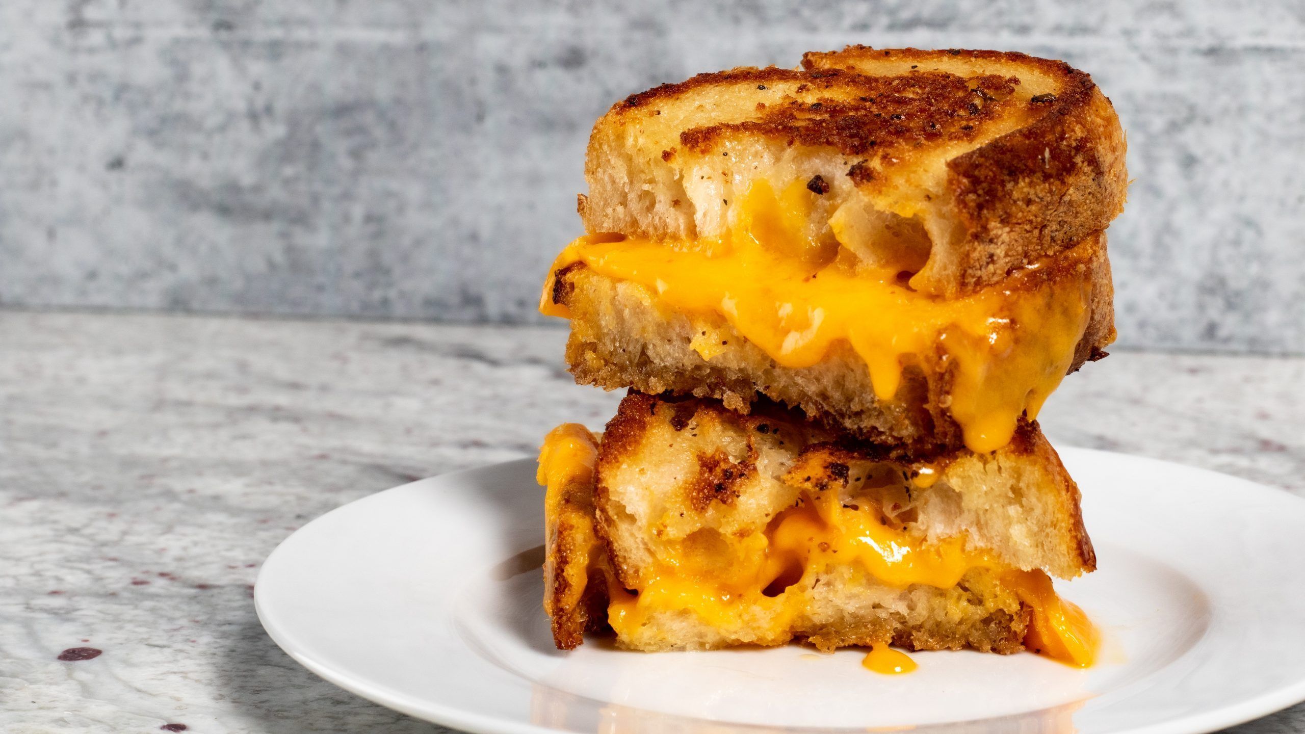2560x1440 Garlic Butter Grilled Cheese Sandwich