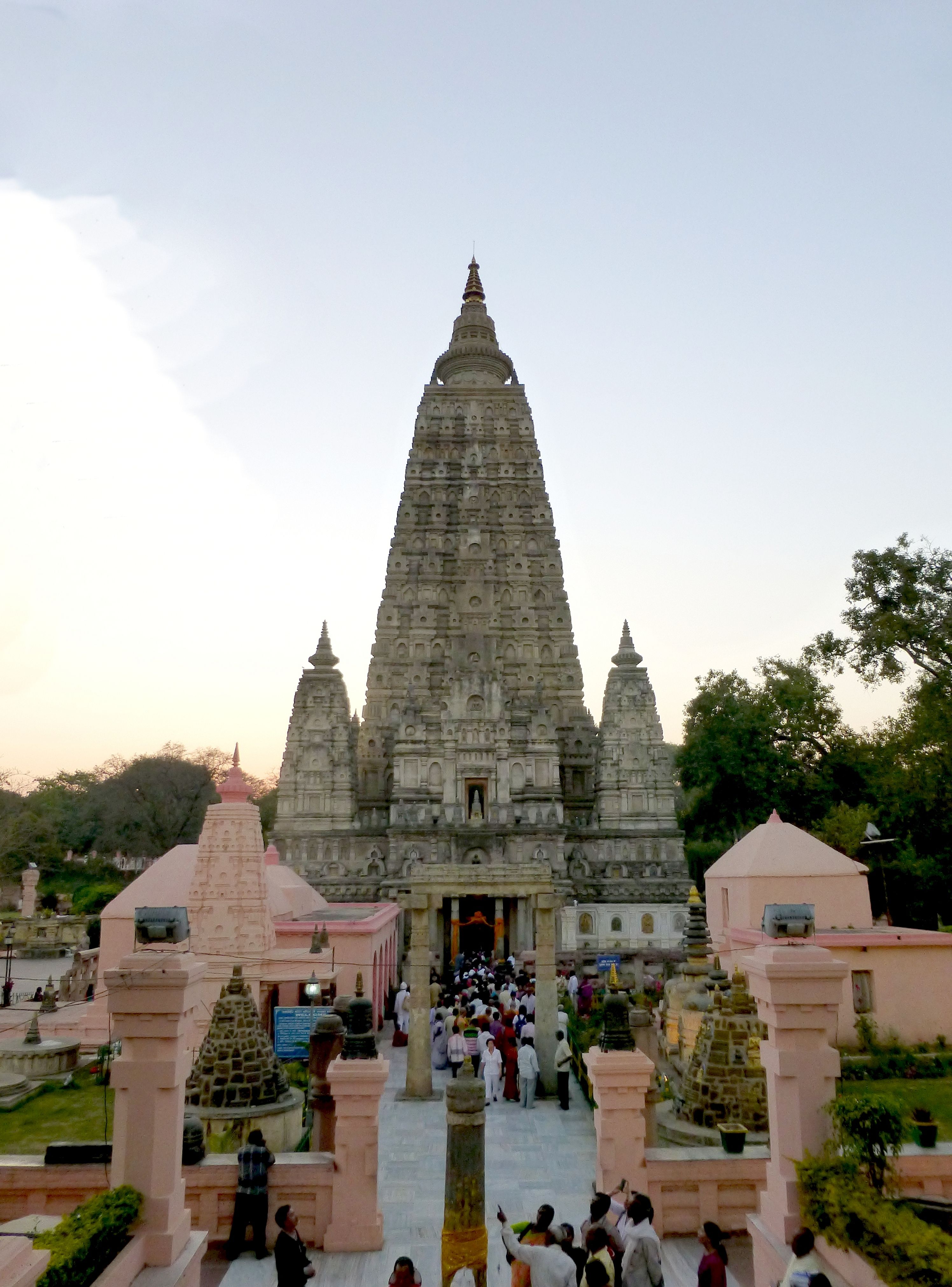 2992x4045 Mahabodhi Temple in Bodhgaya (Buddhagaya)