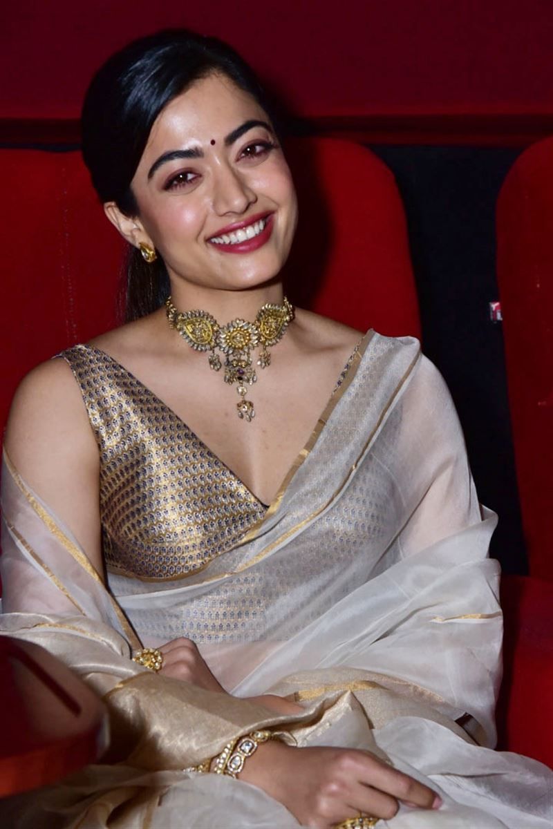 800x1200 Actress Rashmika Mandanna Saree Image