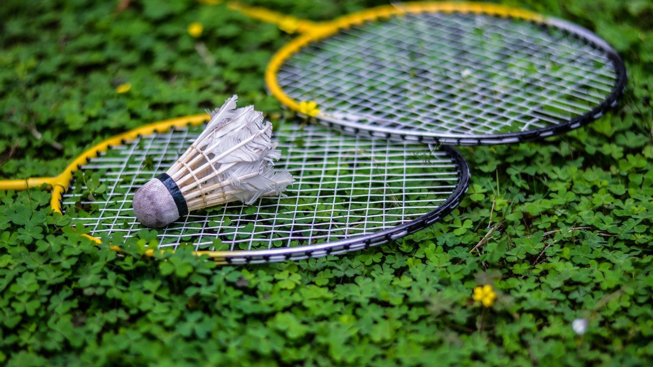 1280x720 Wallpaper racket, shuttlecock, tennis