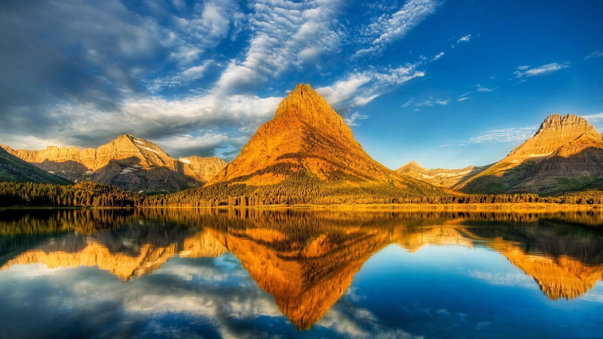 1920x1080 The lake at the foot of the golden