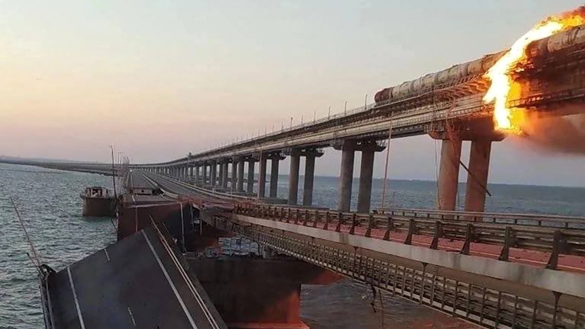 1200x675 Key bridge linking Crimea to Russia hit