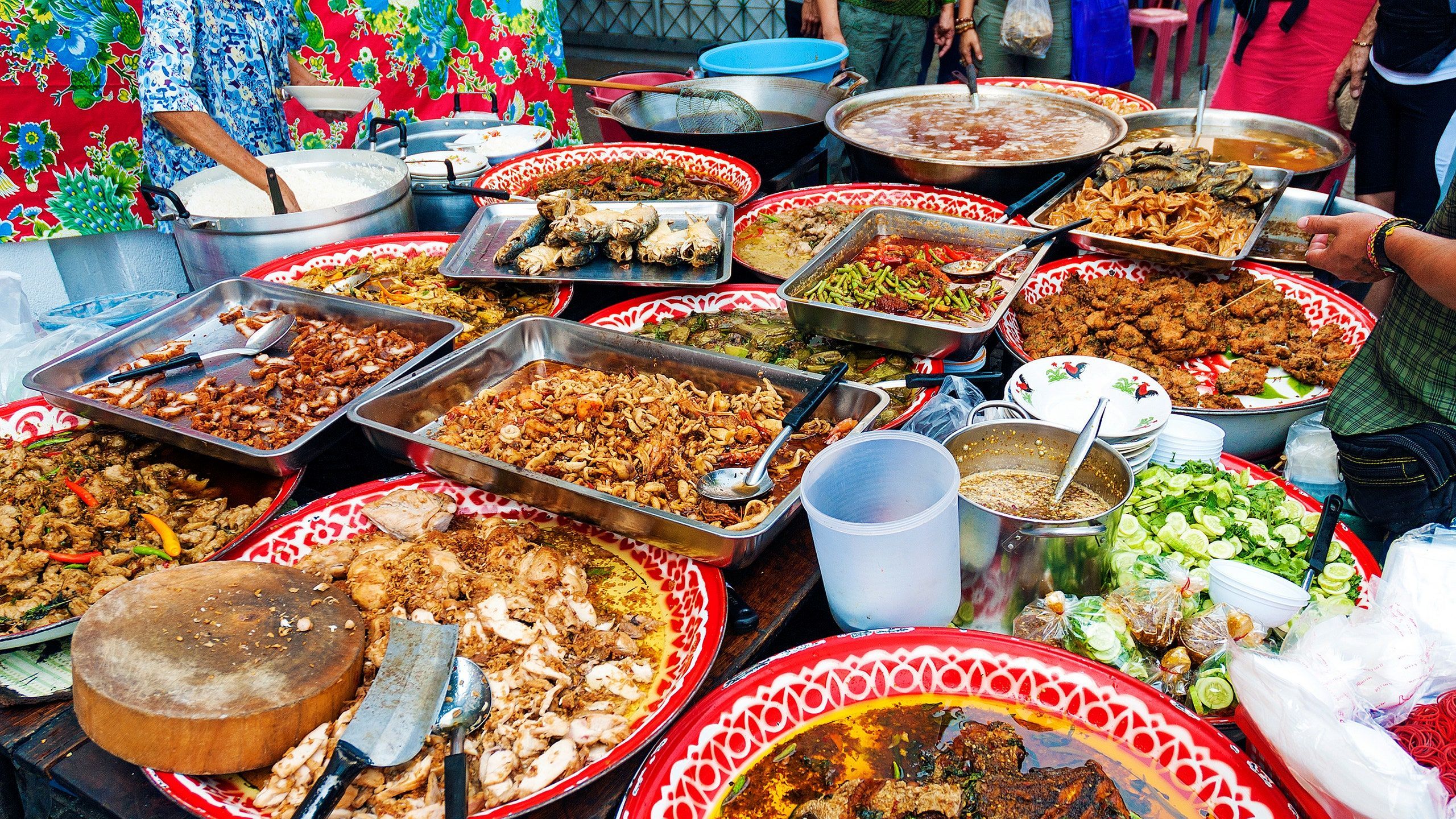 2560x1440 Bangkok's Street Food Stalls Won't Be