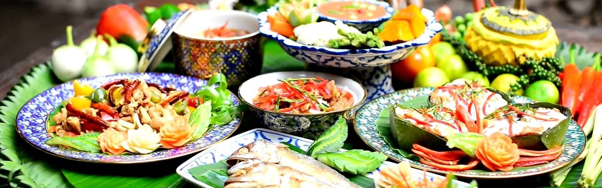 1920x600 Best Places to Try Local Cuisine
