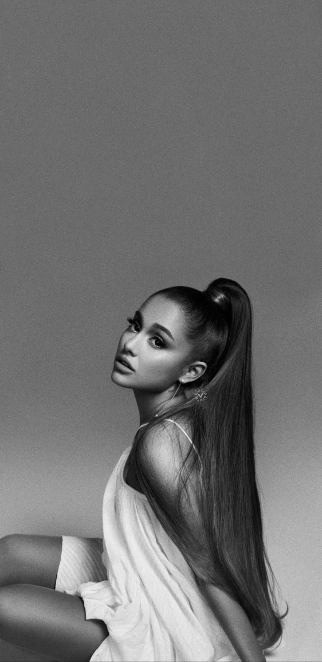 1080x2220 Ariana Grande 2022 Wallpaper