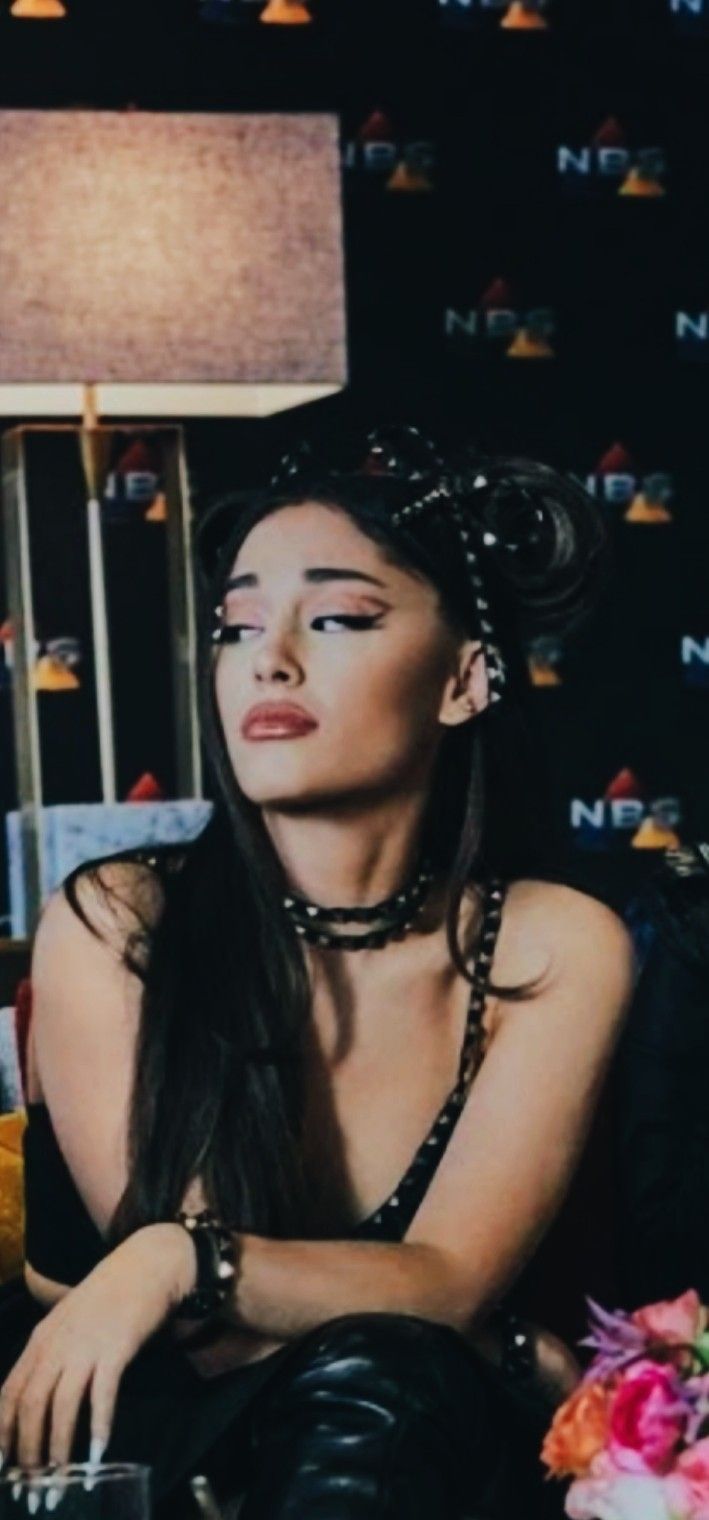 709x1520 Ariana Grande wallpaper