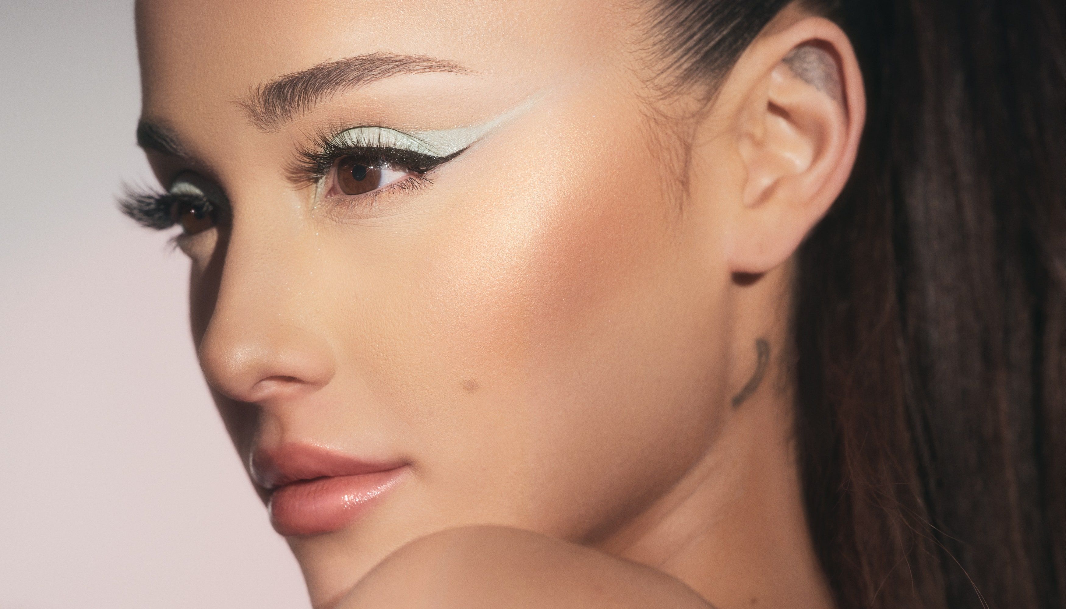3500x2000 Ariana Grande Reveals r.e.m. beauty