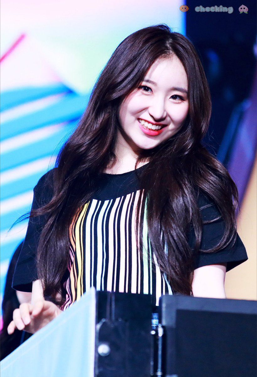 819x1200 lee chaeyeon pics