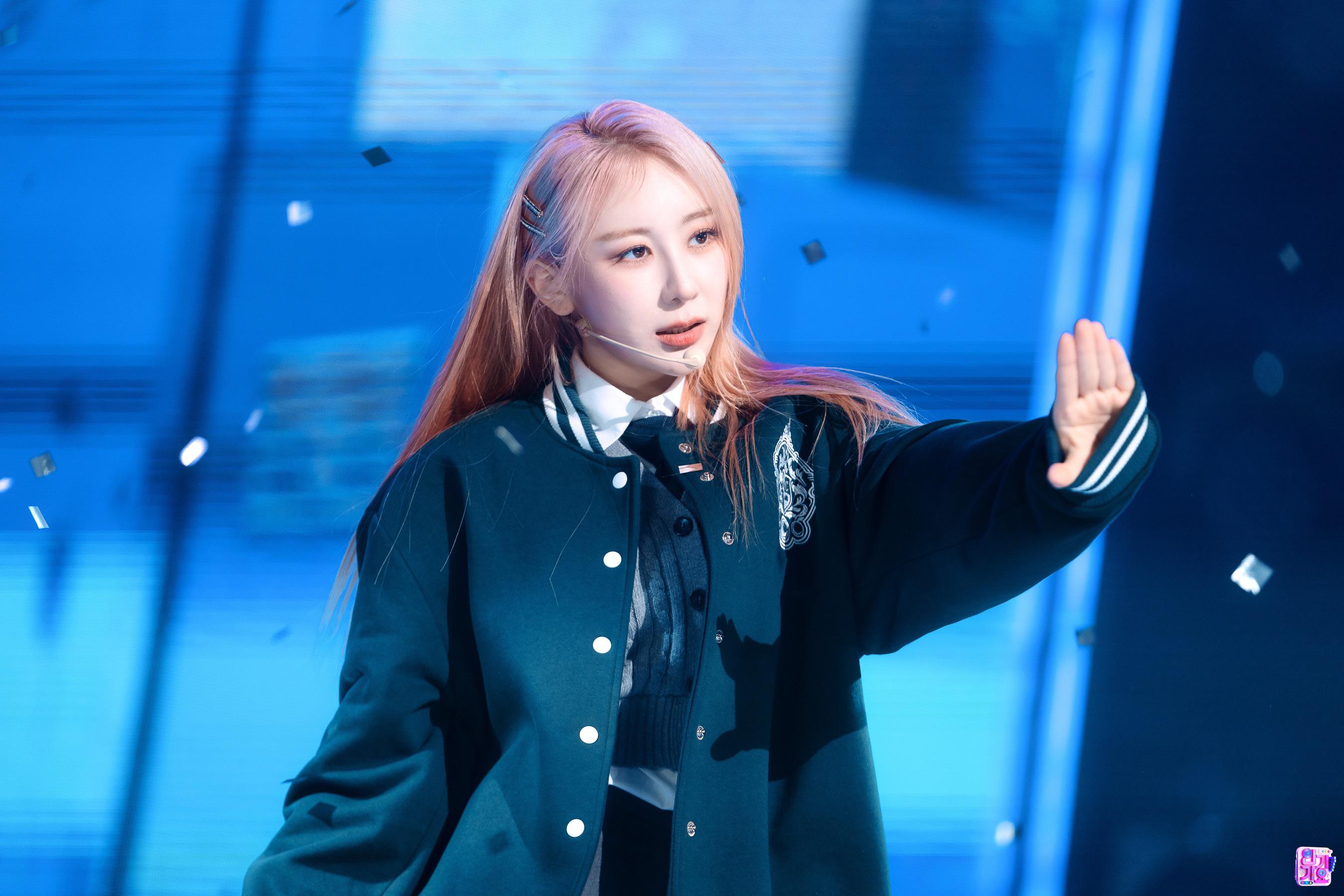 2700x1800 Lee Chaeyeon 230416
