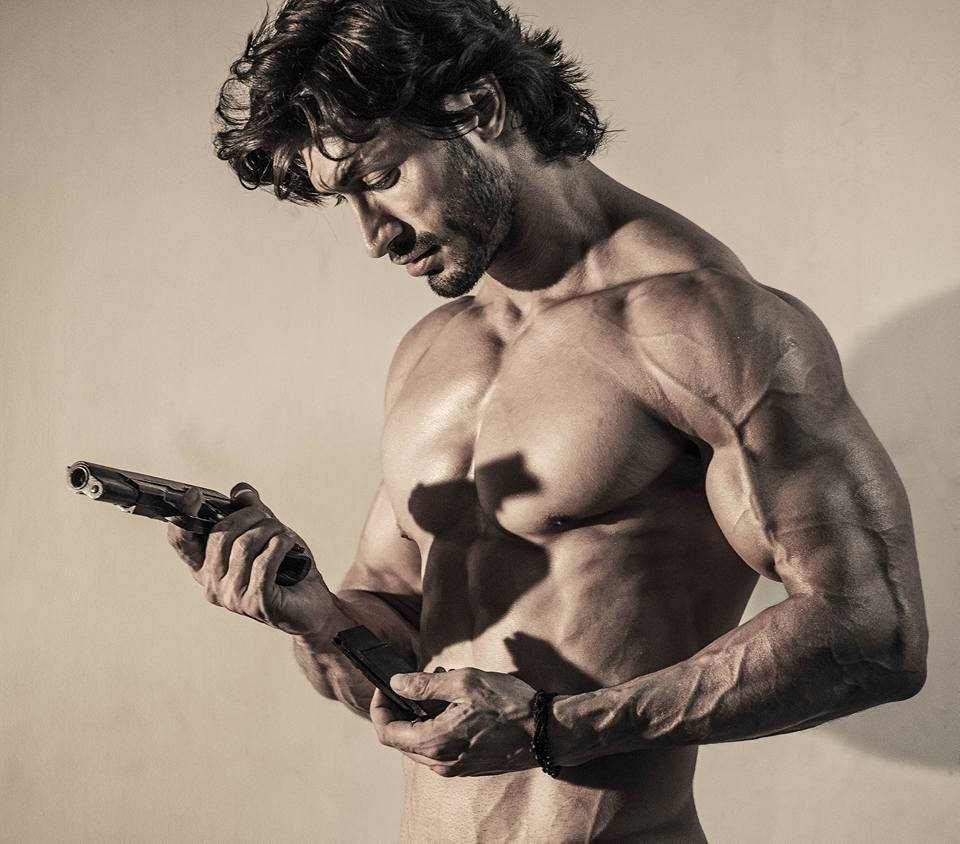 960x844 Aesthetic Vidyut Jamwal Wallpaper