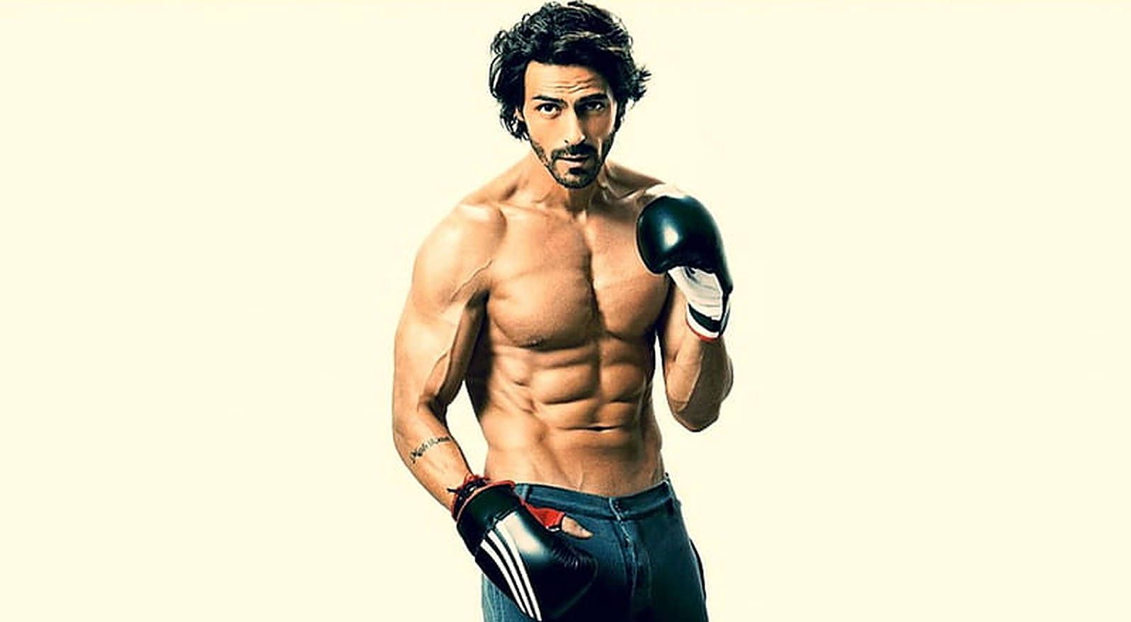 1597x878 Vidyut Jamwal Boxing Gloves Wallpaper