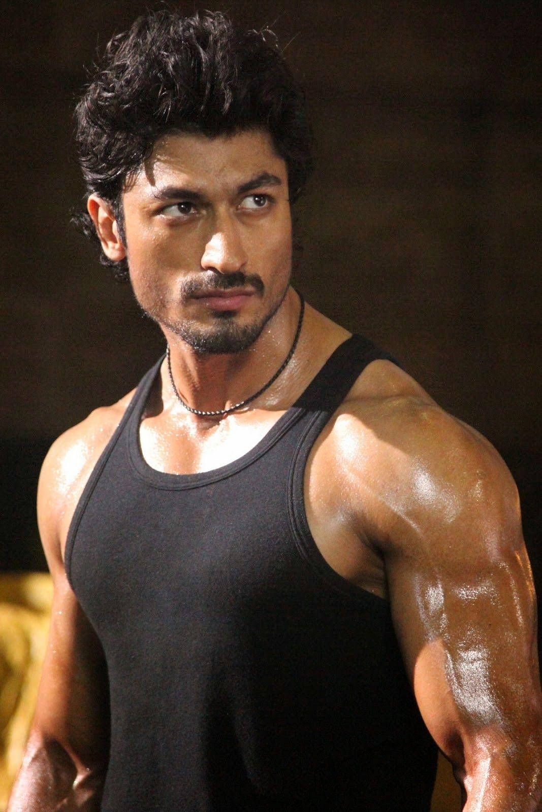 1067x1600 Vidyut Jammwal in a Sleek Black Shirt