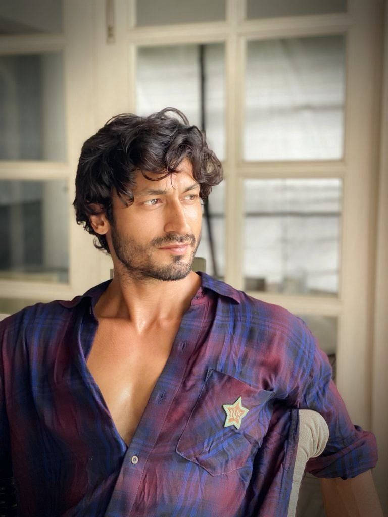 768x1024 Download Vidyut Jamwal Chest Wallpaper