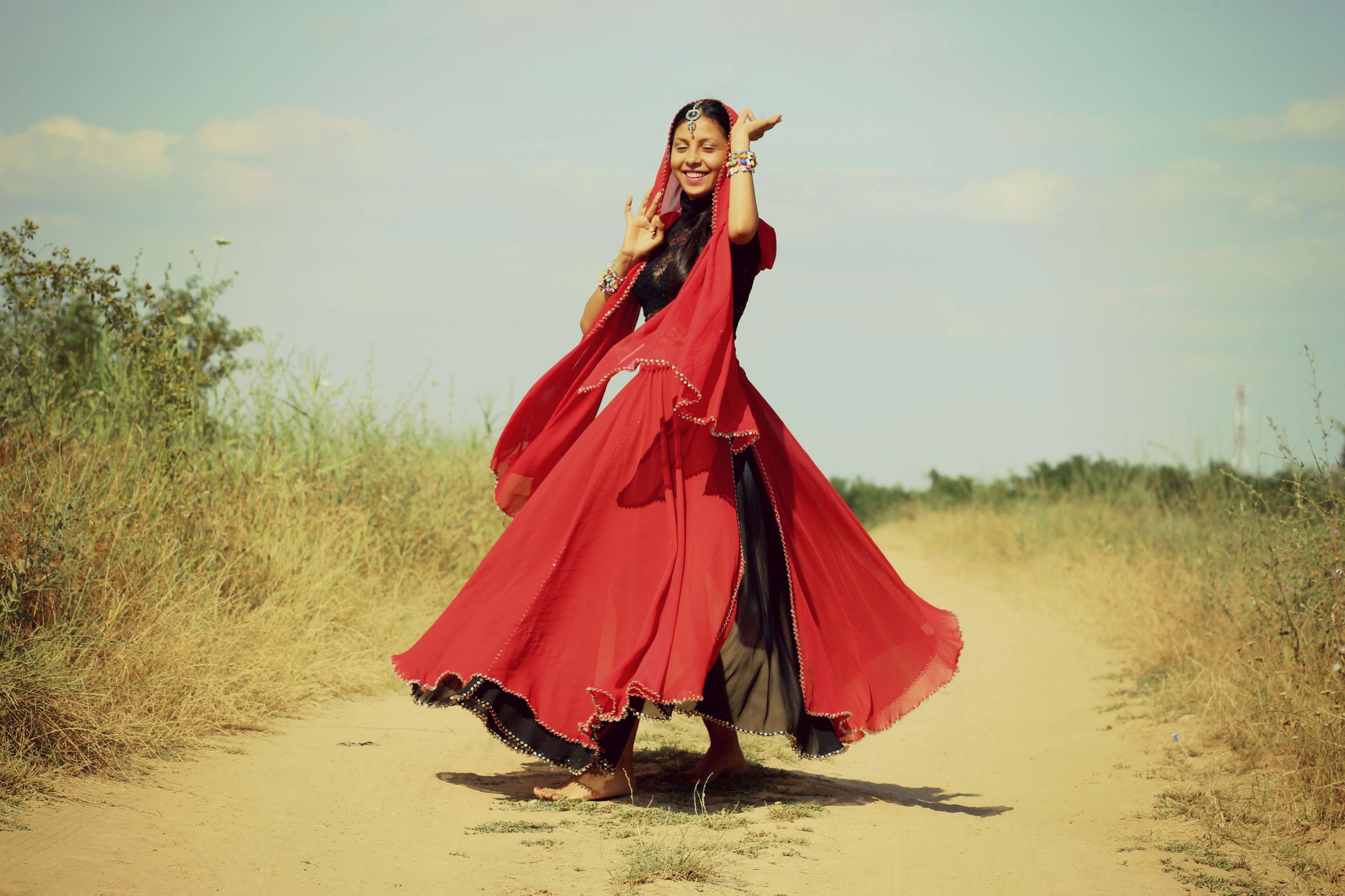 3840x2560 beauty, dance, girl, indian, motion, oriental, red