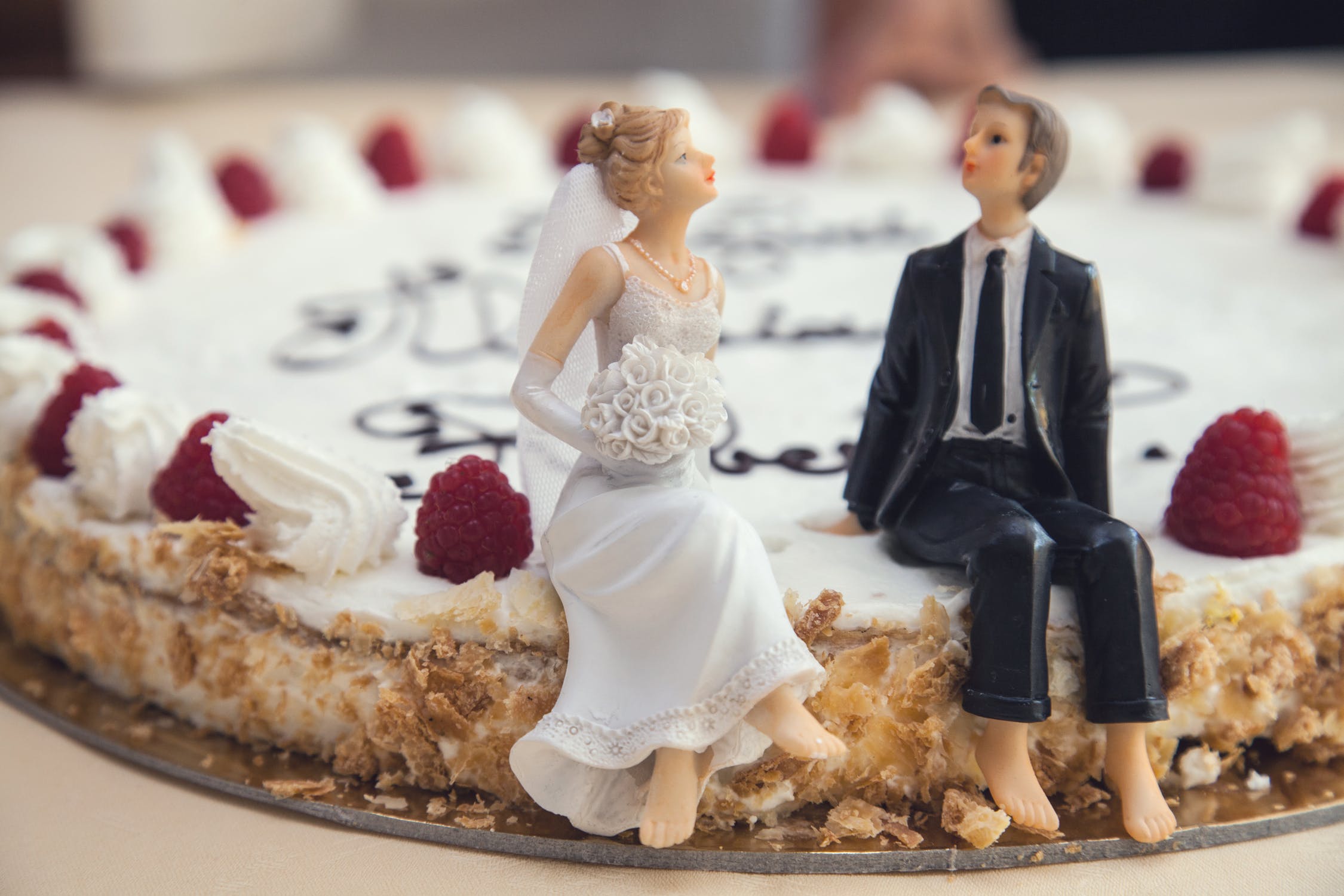 2250x1500 Cute Romantic Love Couple Food Wallpaper For Free