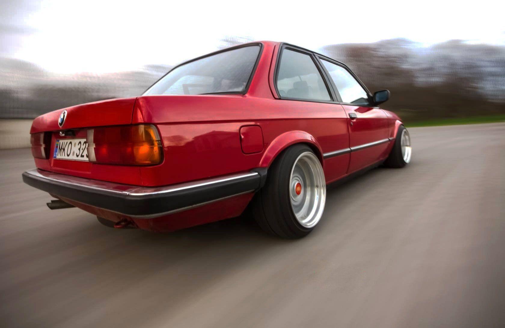 1680x1090 Old Bmw Car Wallpaper HD