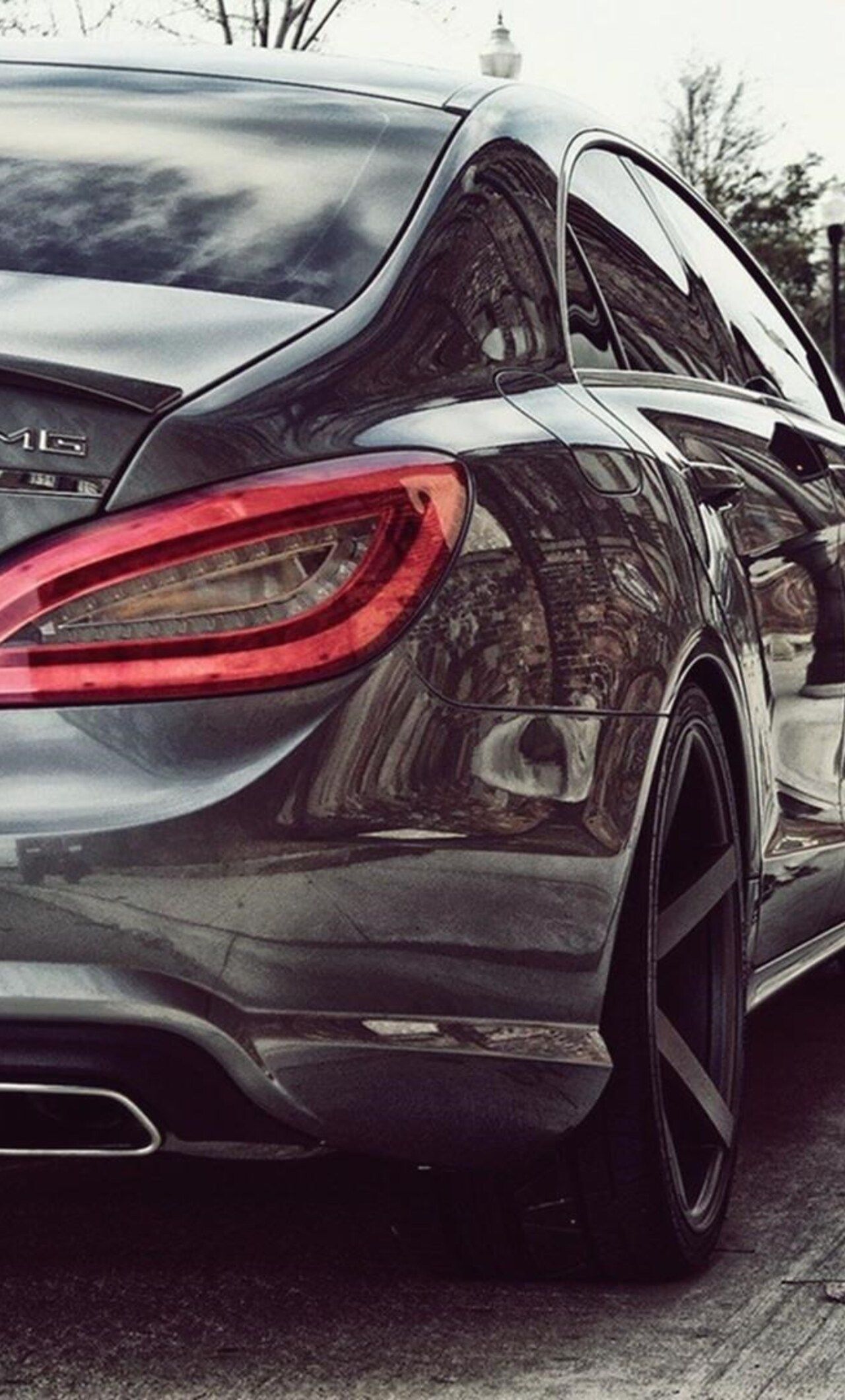 1280x2120 Mercedes CLS Tail Light