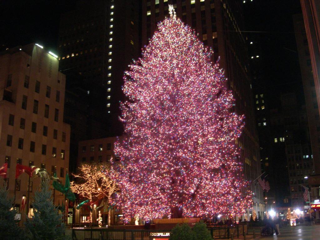 1024x768 New York Christmas Wallpaper