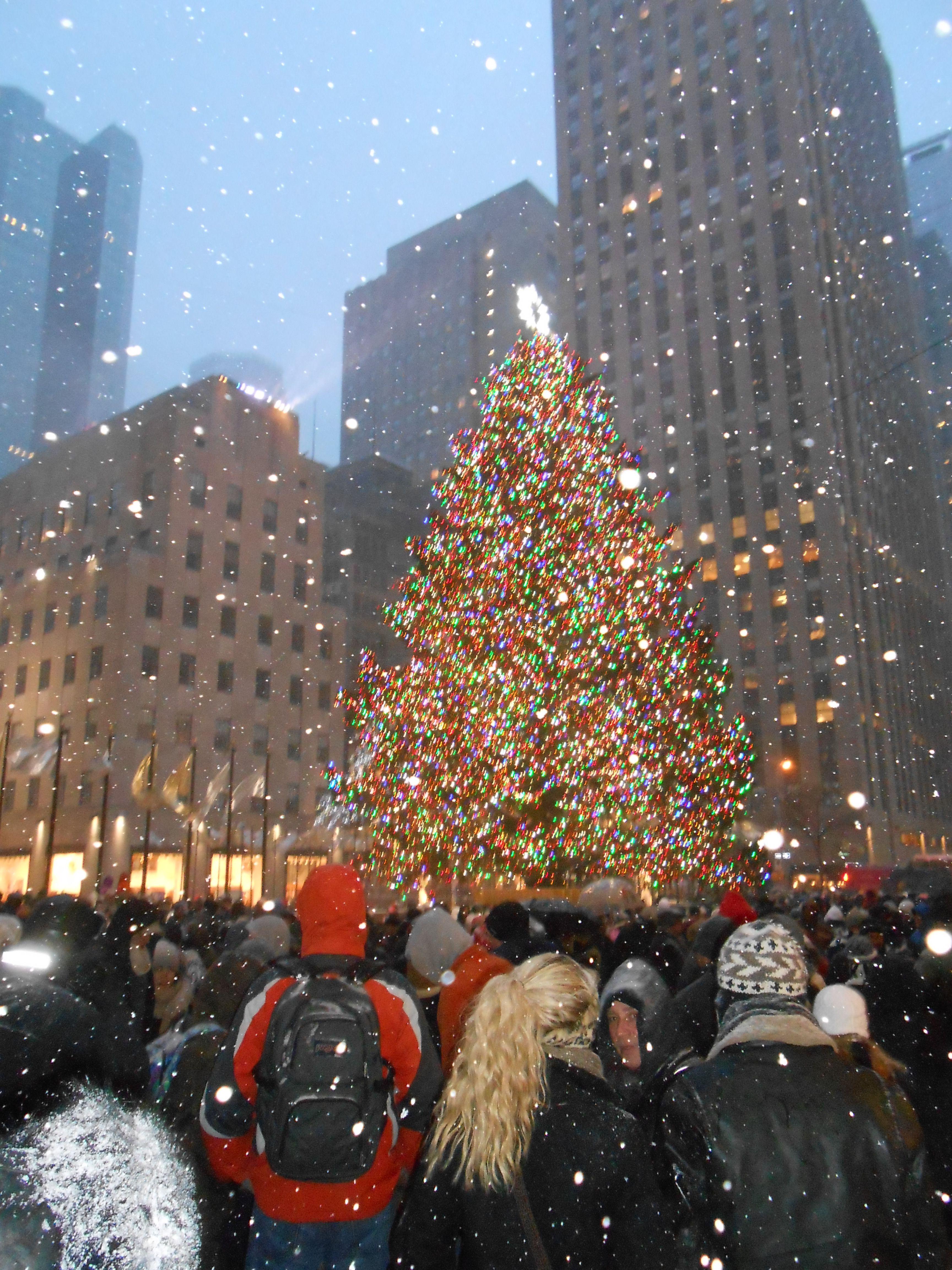 3456x4608 Christmas In Nyc Snowing, Download Wallpaper