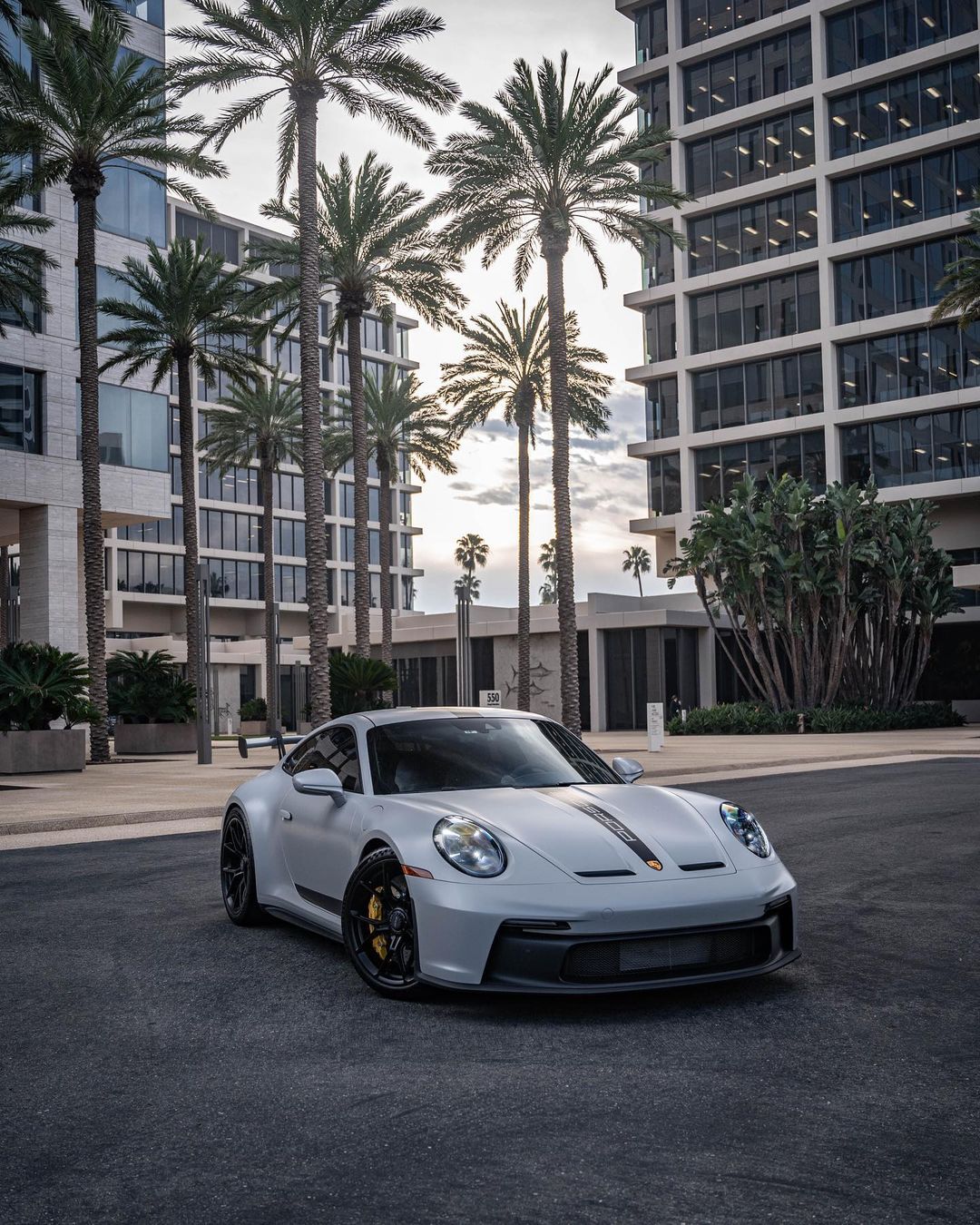 1080x1350 Incredible Porsche 992 GT3