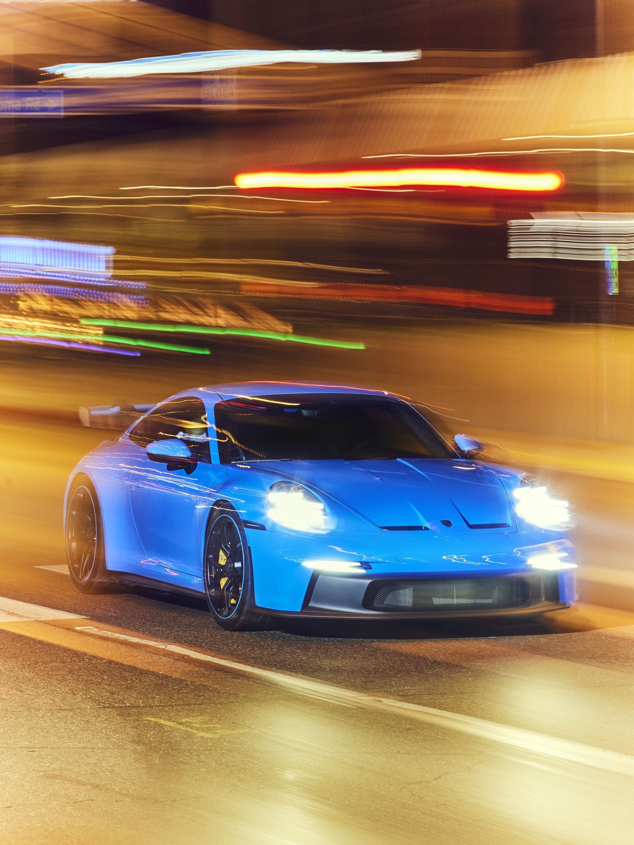 2048x2731 Porsche 911 GT3 Approaches