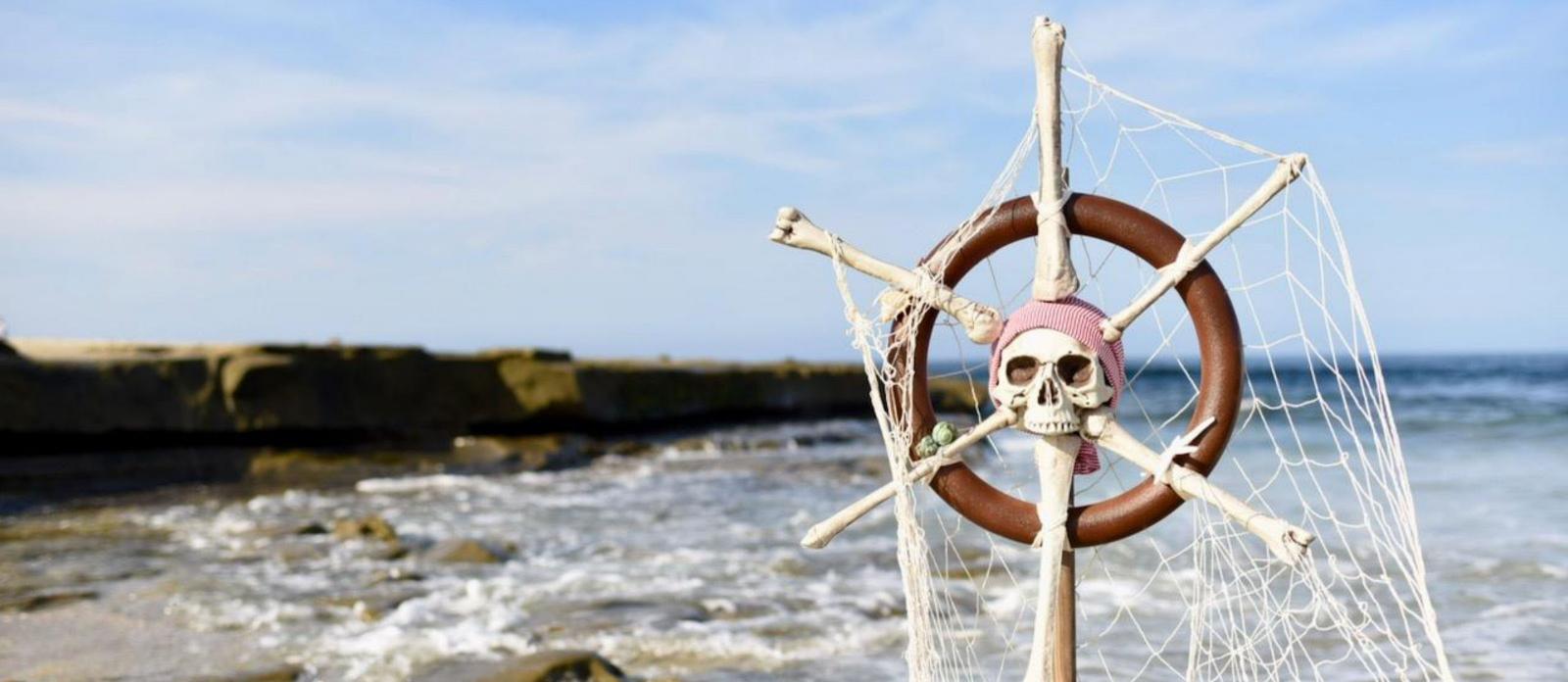 1600x696 DIY Pirate Ship Wheel