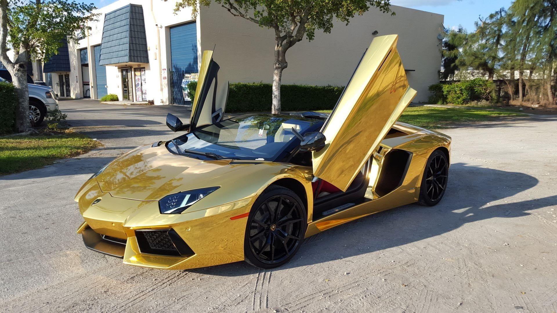 Золотой Lamborghini авентадор