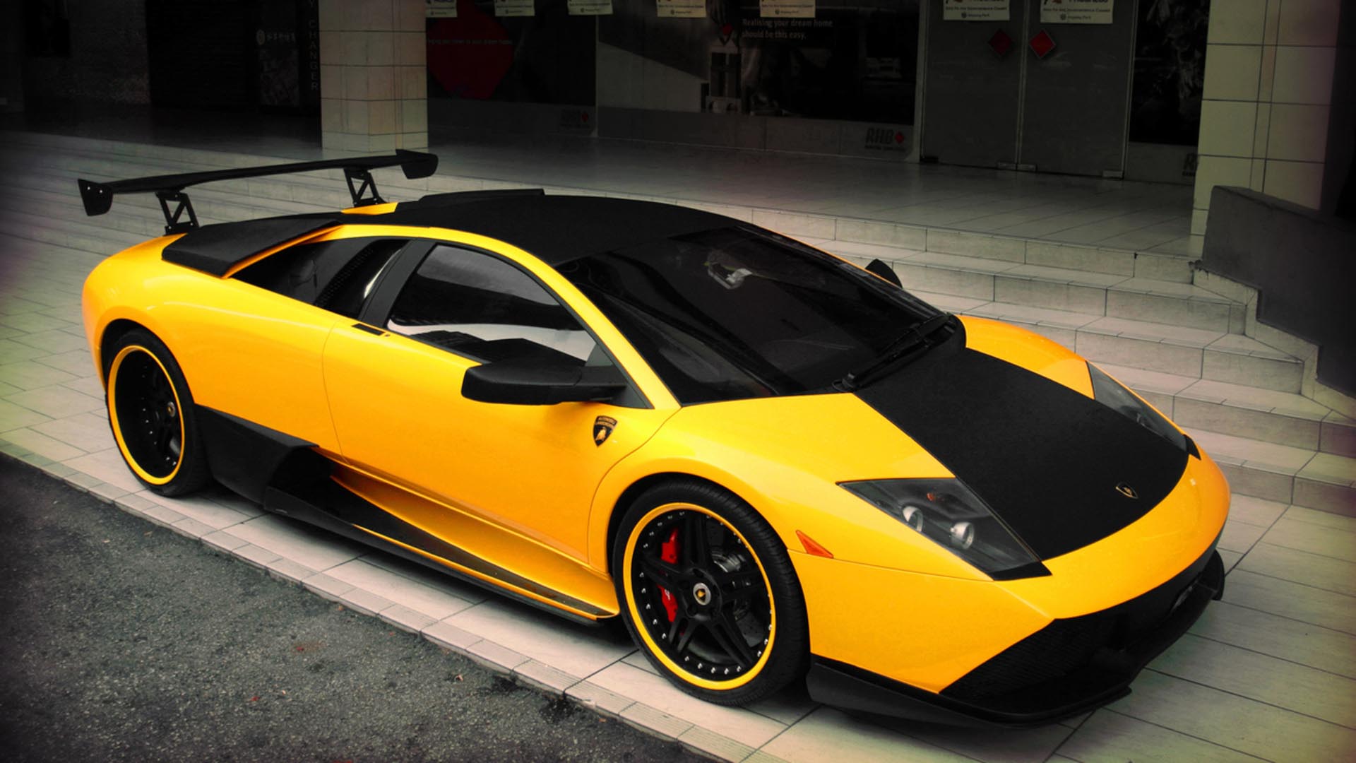 1920x1080 Awesome Yellow Lamborghini wallpaperx1080
