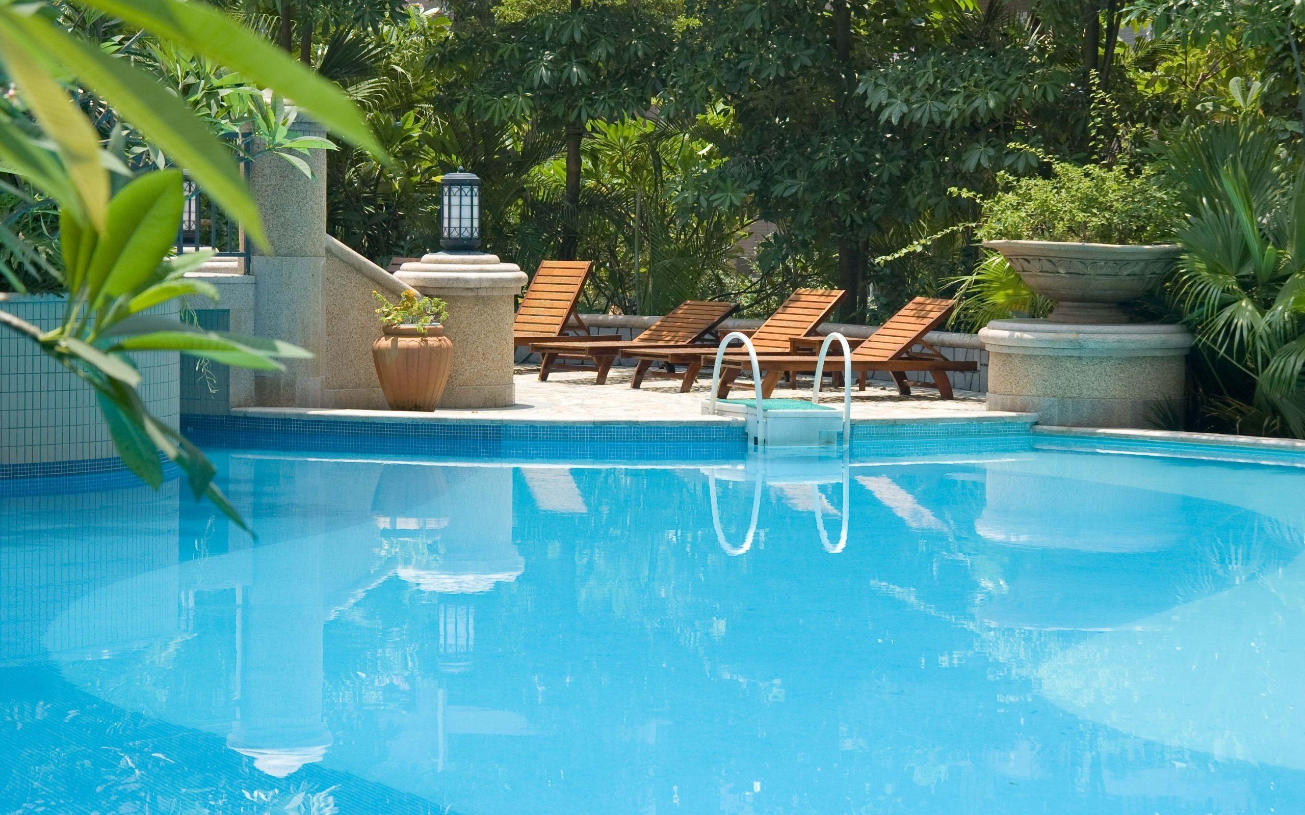 2560x1600 Swimming Pool Wallpaper