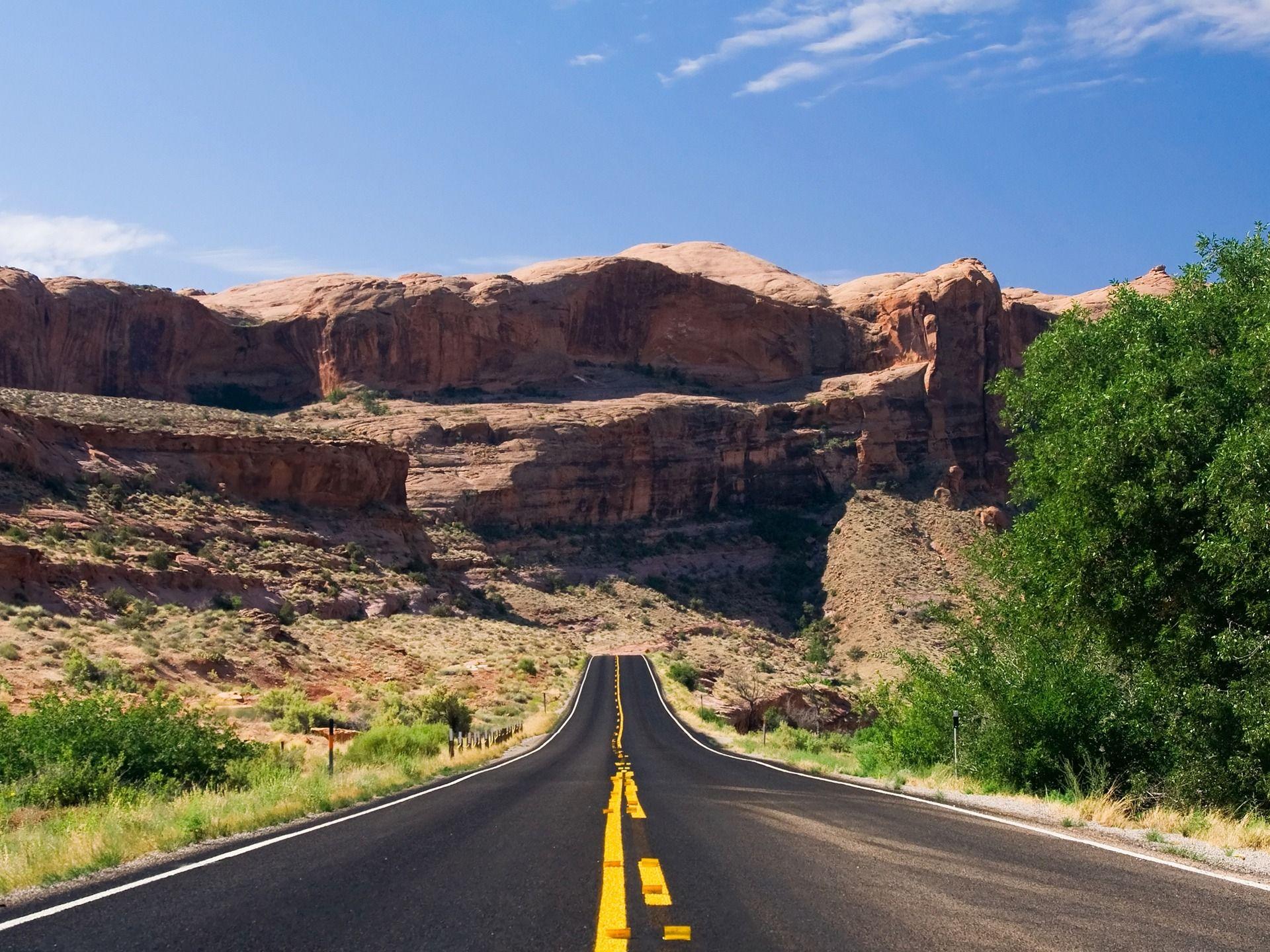 Grand road. Лос Анджелес каньон. Каньон Лос Анджелес дорога. Дорога в каньоне США. Дорога каньон прерия.