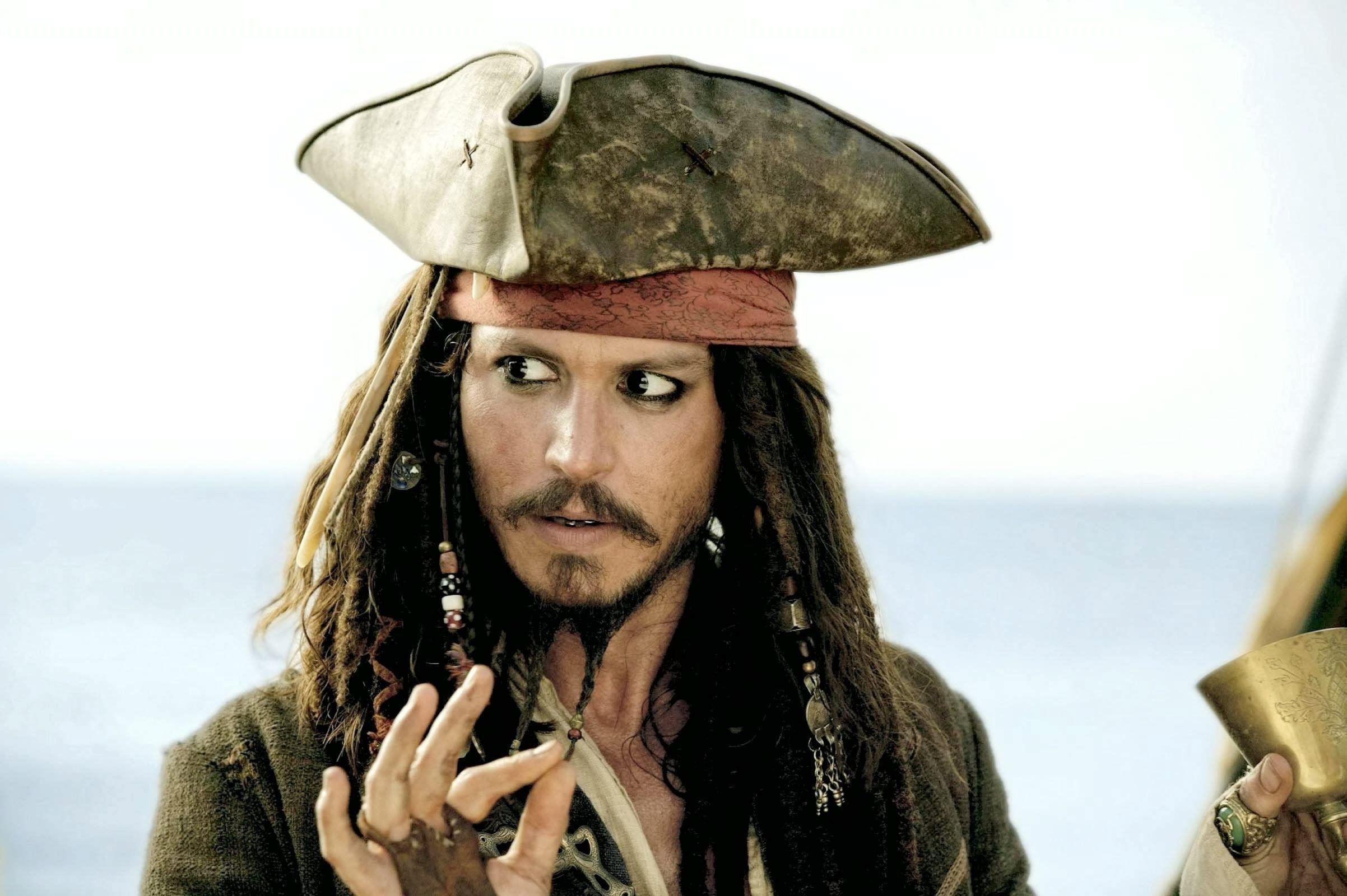 2404x1600 Captain Jack Sparrow Wallpaper