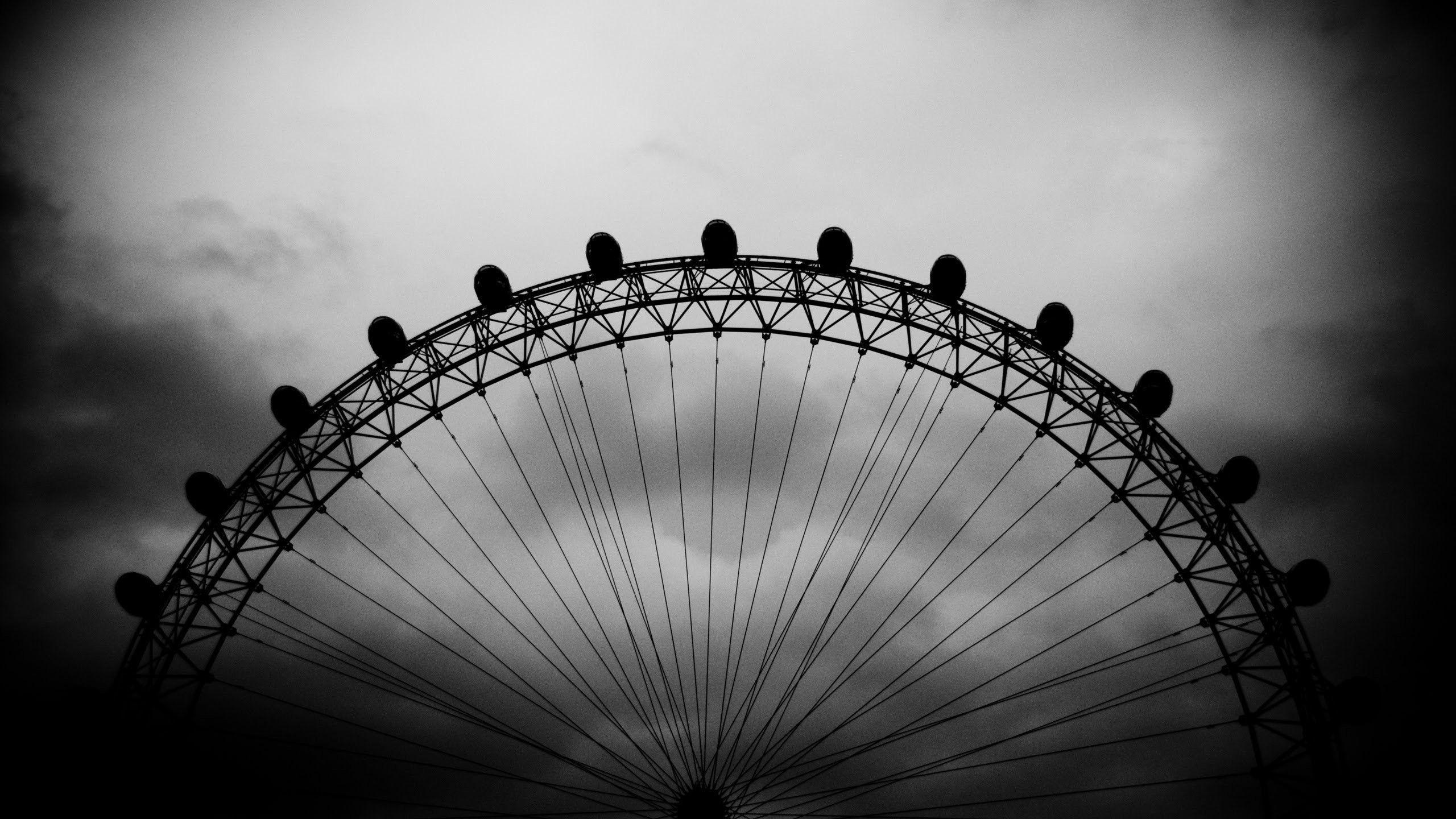 2560x1440 Black and White Desktop Wallpaper