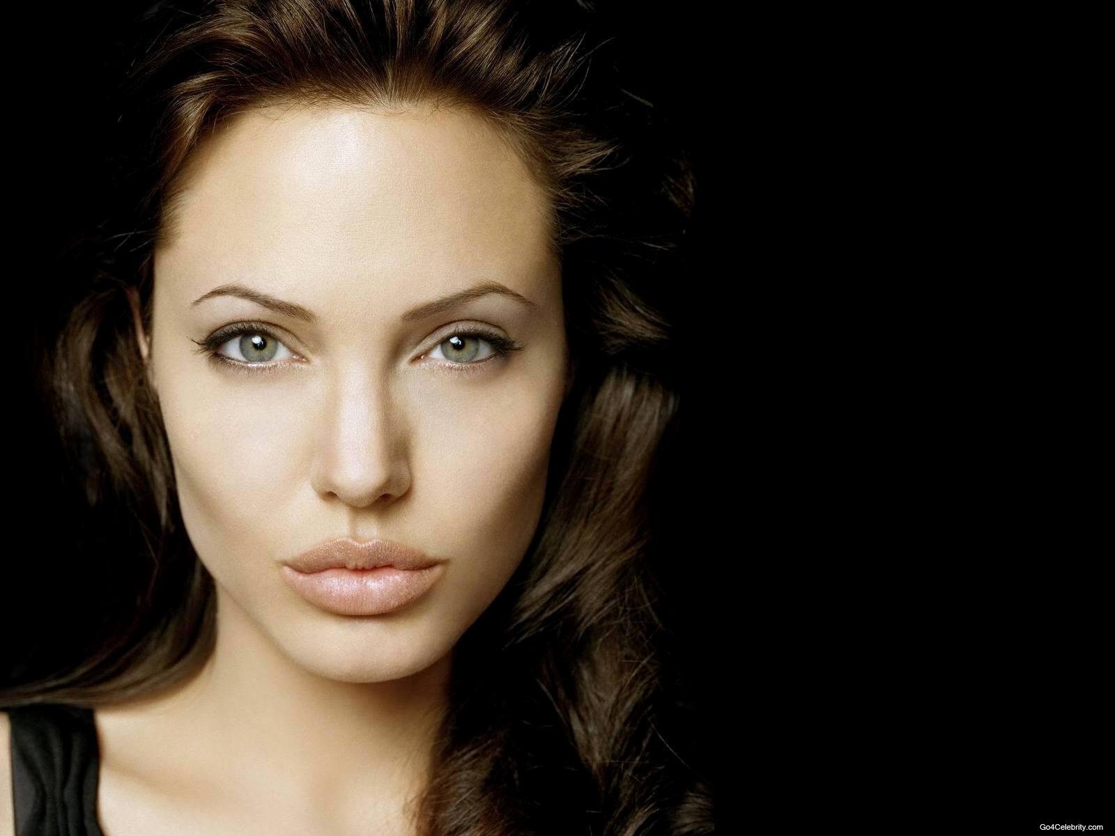 1600x1200 Angelina Jolie Wallpaper