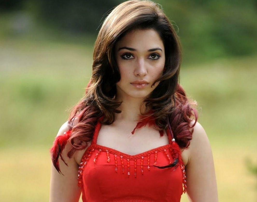 1065x840 Tamanna Bhatia HD Wallpaper XML 02.June.2018