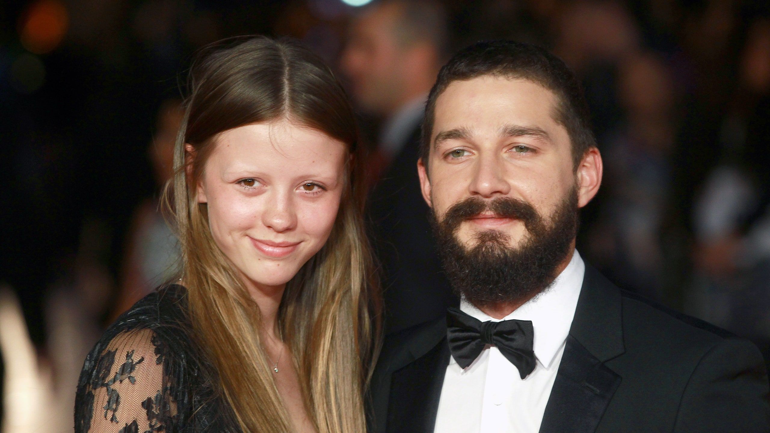 2560x1440 Shia LaBeouf Married Mia Goth in a Las