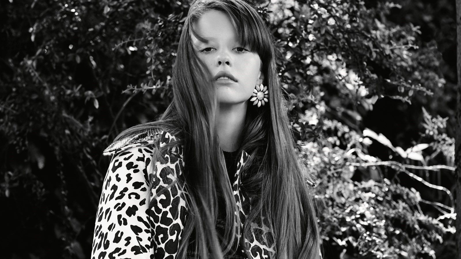 1600x900 Under the spell of Mia Goth